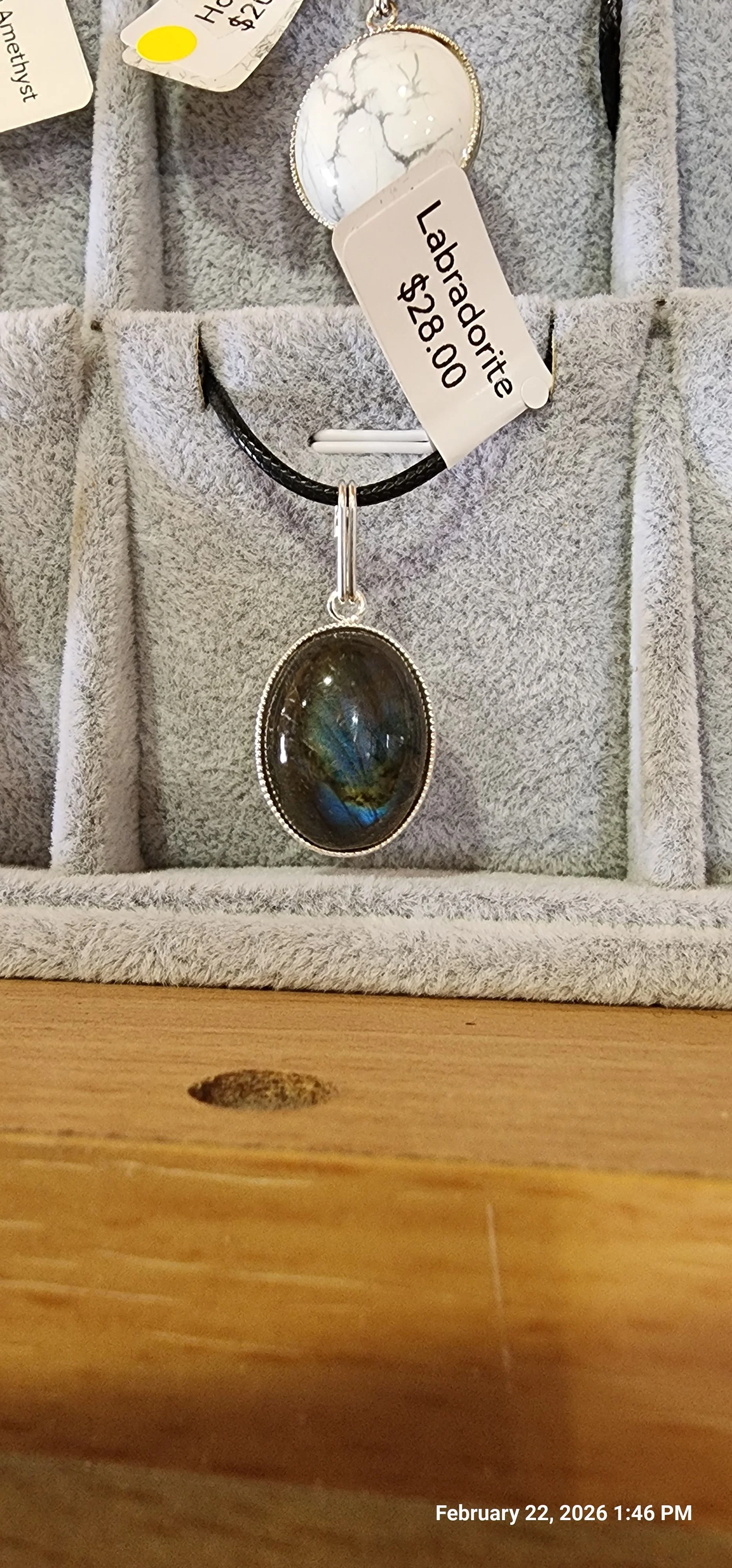 Beautiful Labradorite Pendant w/18" Cord