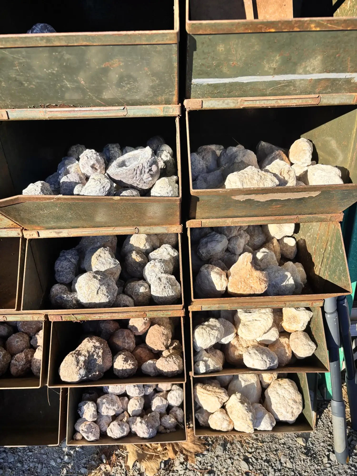 shop-exterior-outdoor-metal-bin-raw-geodes-rough-specimens-freds-rock-shop-putney-vt.webp