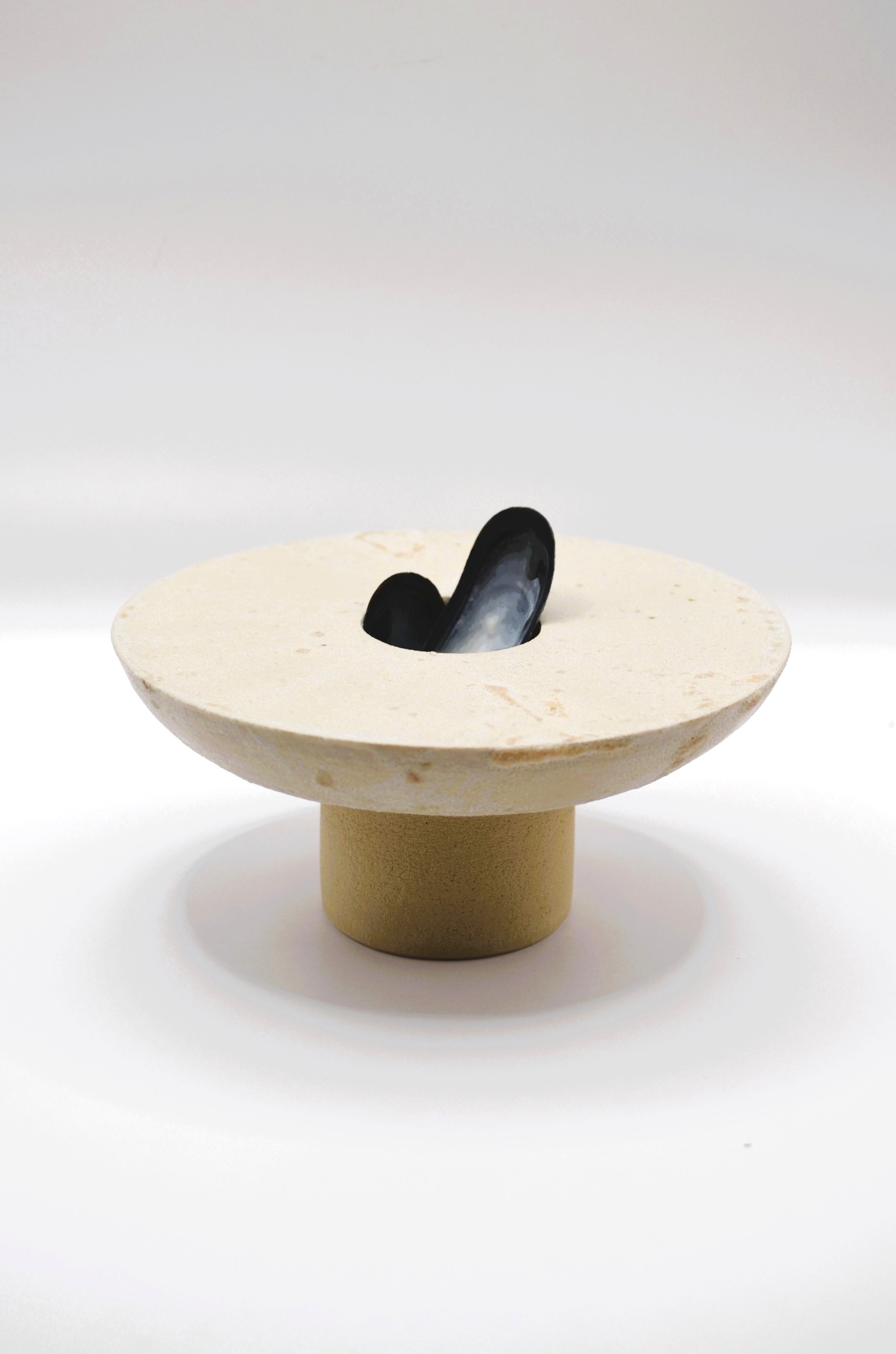 L’Abysse WM#2 - Ikebana Vase - Discarded Mussel Shells Ash Glaze & White Stoneware. 75% Circular Glaze