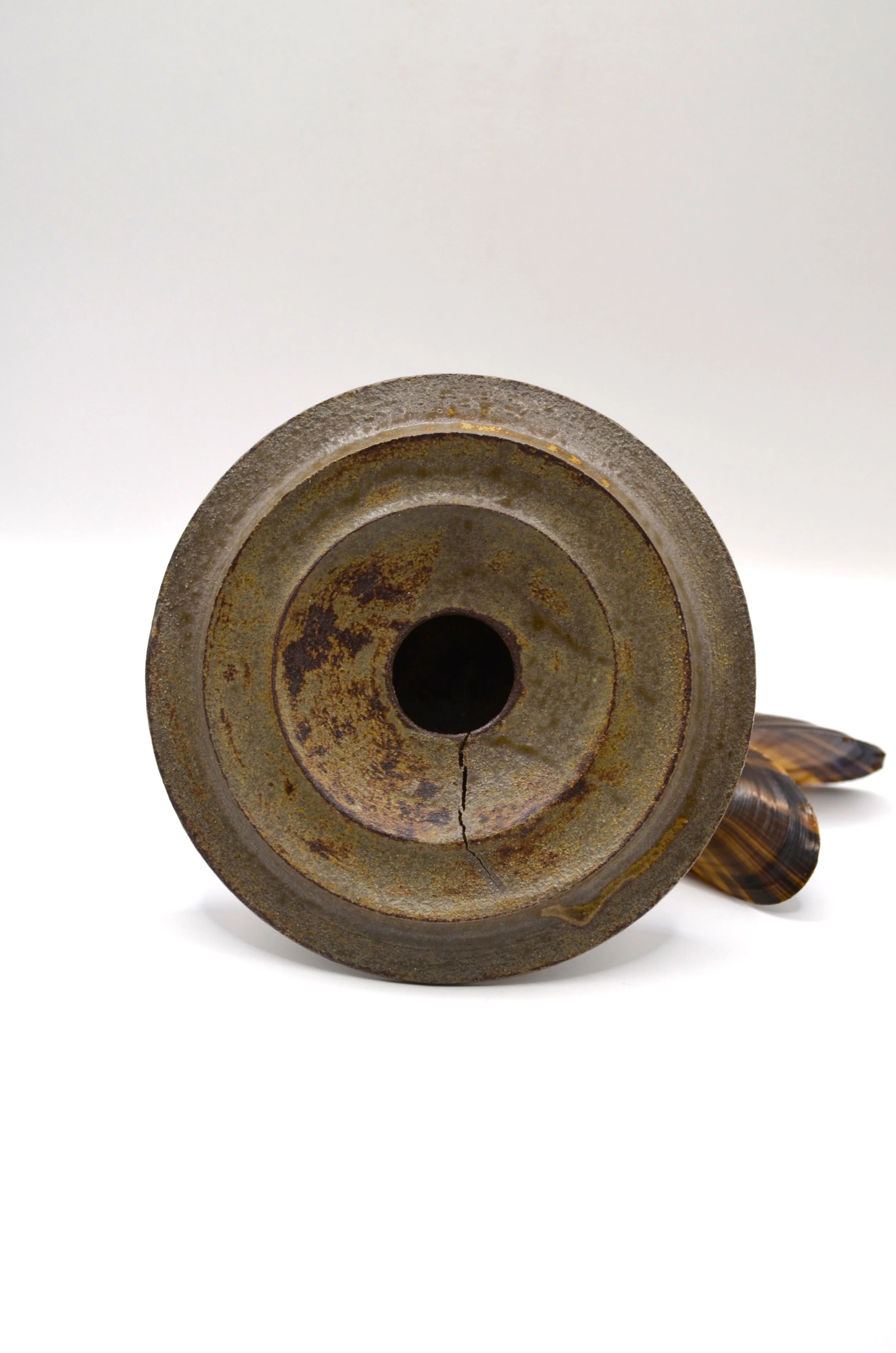 L'Ecueil - RWDM#1 - Wild Dutch Seashore Clay powder & Discarded Mussel Shells Ash Glaze on Red Clay. 100% Circular Glaze