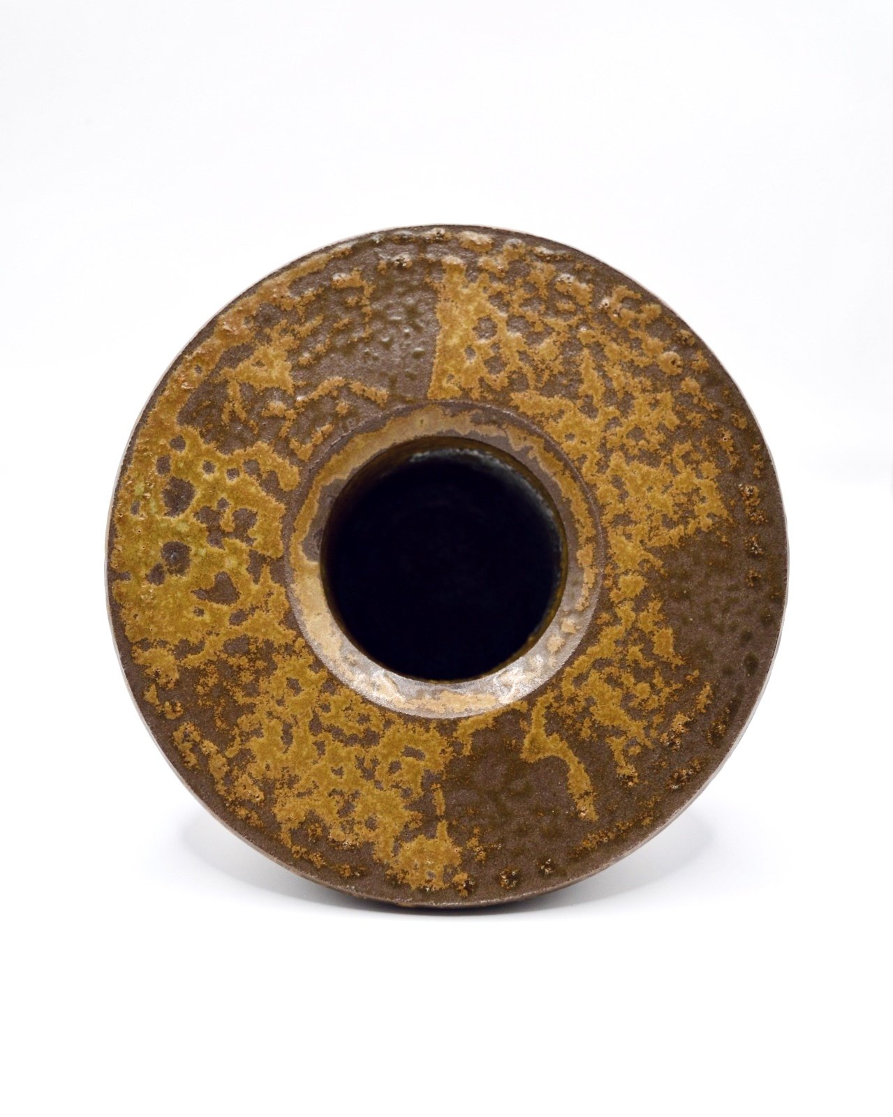 L’Abysse RM#1 - Red Stoneware ikebana vase & Discarded Mussel Shells Glaze. 100% Circular Glaze