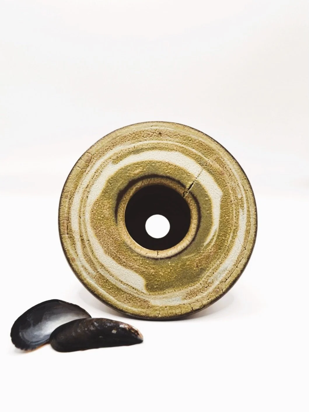 L&rsquo;Abysse RWM#1 - Wall sculpture 

Discarded Mussel Shells Ash Glaze on Recycled &amp; Marbled Red &amp; White Stoneware

Made @hetamsterdamskleibedrijf 
Discarded Mussel shells @mosselengin