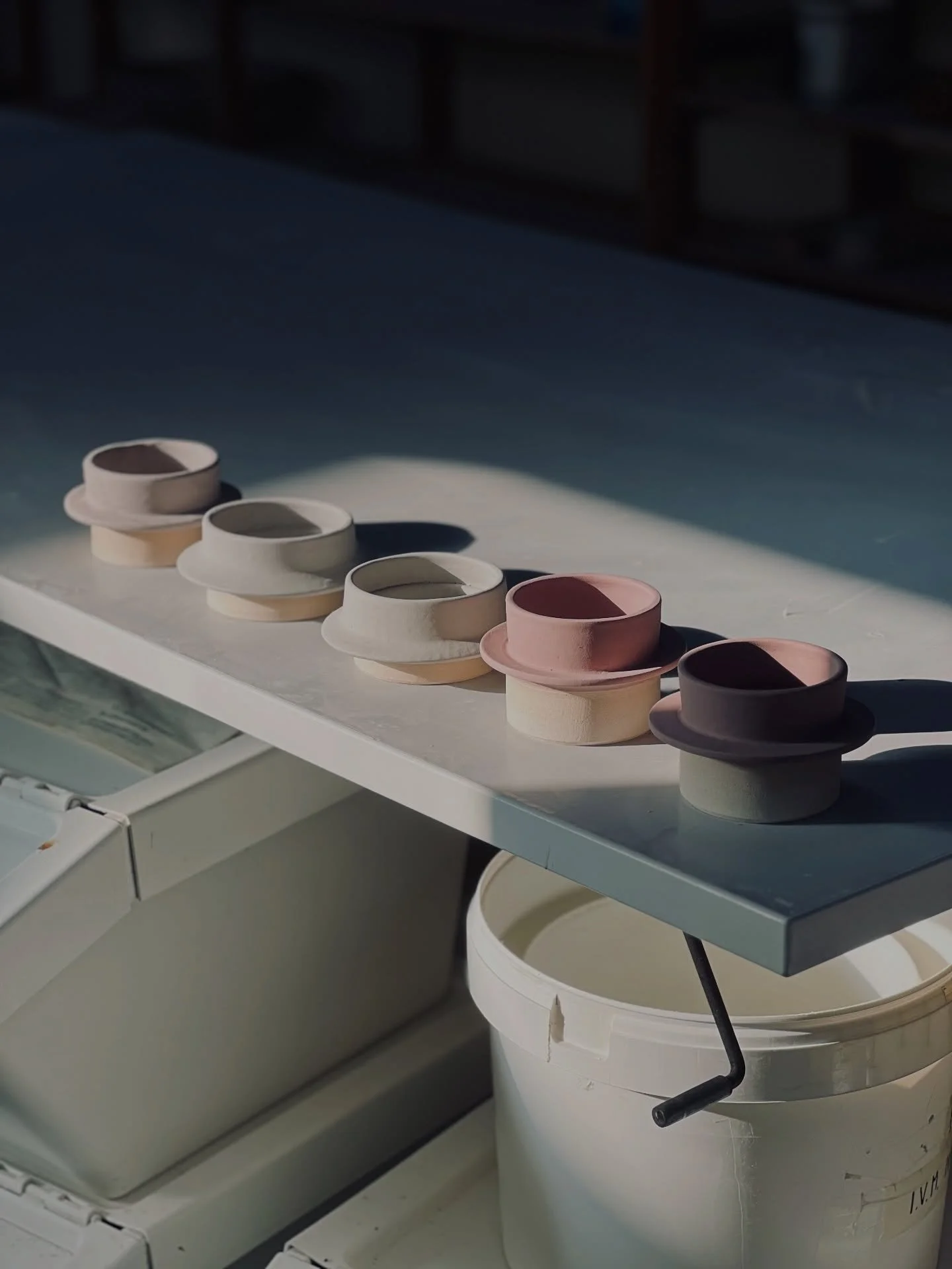 Sunny day in the Atelier 🌞 Testing / Glazing new colours