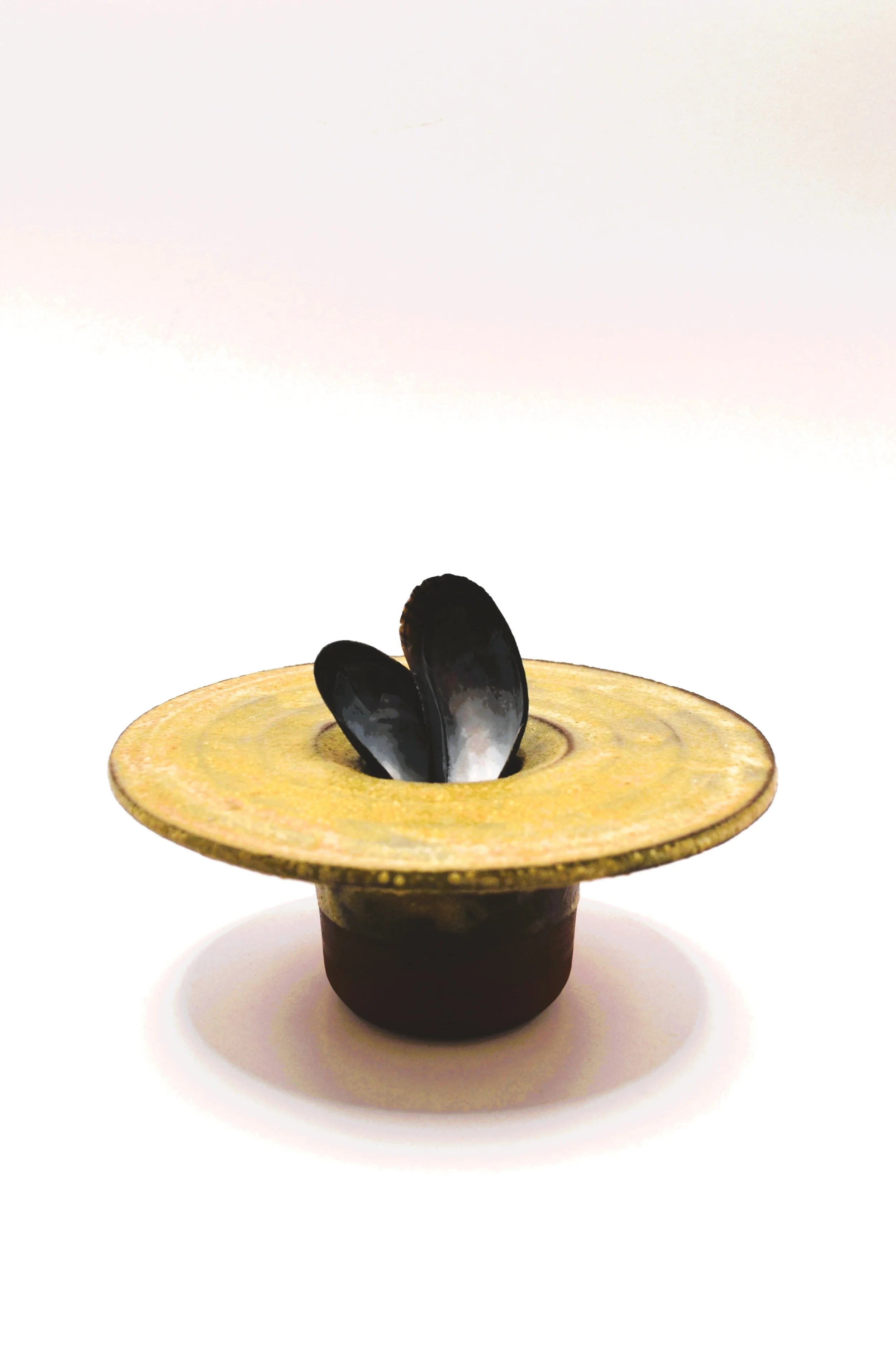 L’Écueil RM#1 - Red Stoneware ikebana vase & discarded Mussel Shells Ash Glaze. 75% Circular Glaze