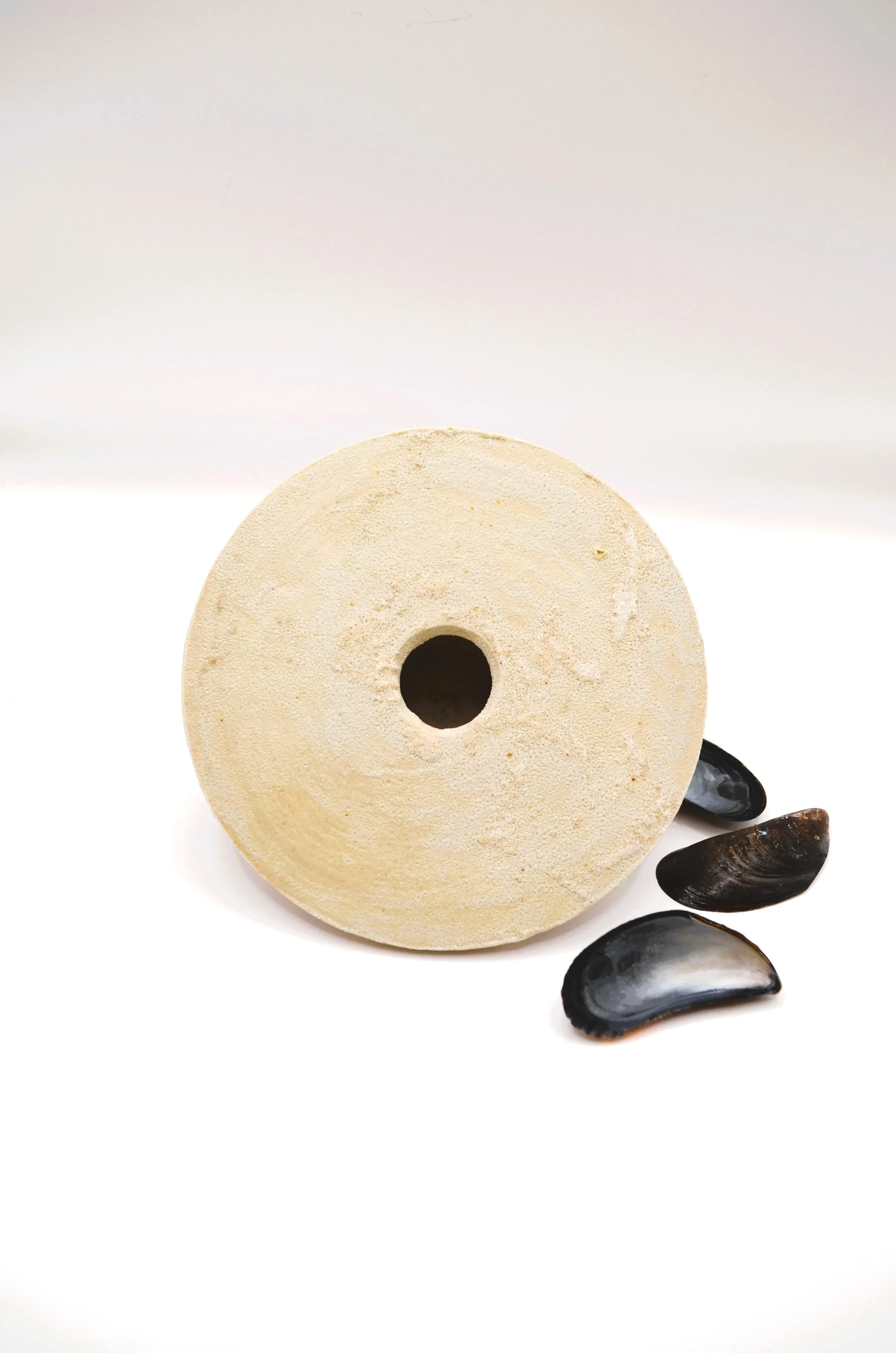 L’Écueil WM#1 - Discarded Mussel Shells Ash Glaze on White Stoneware. 75% Circular Glaze