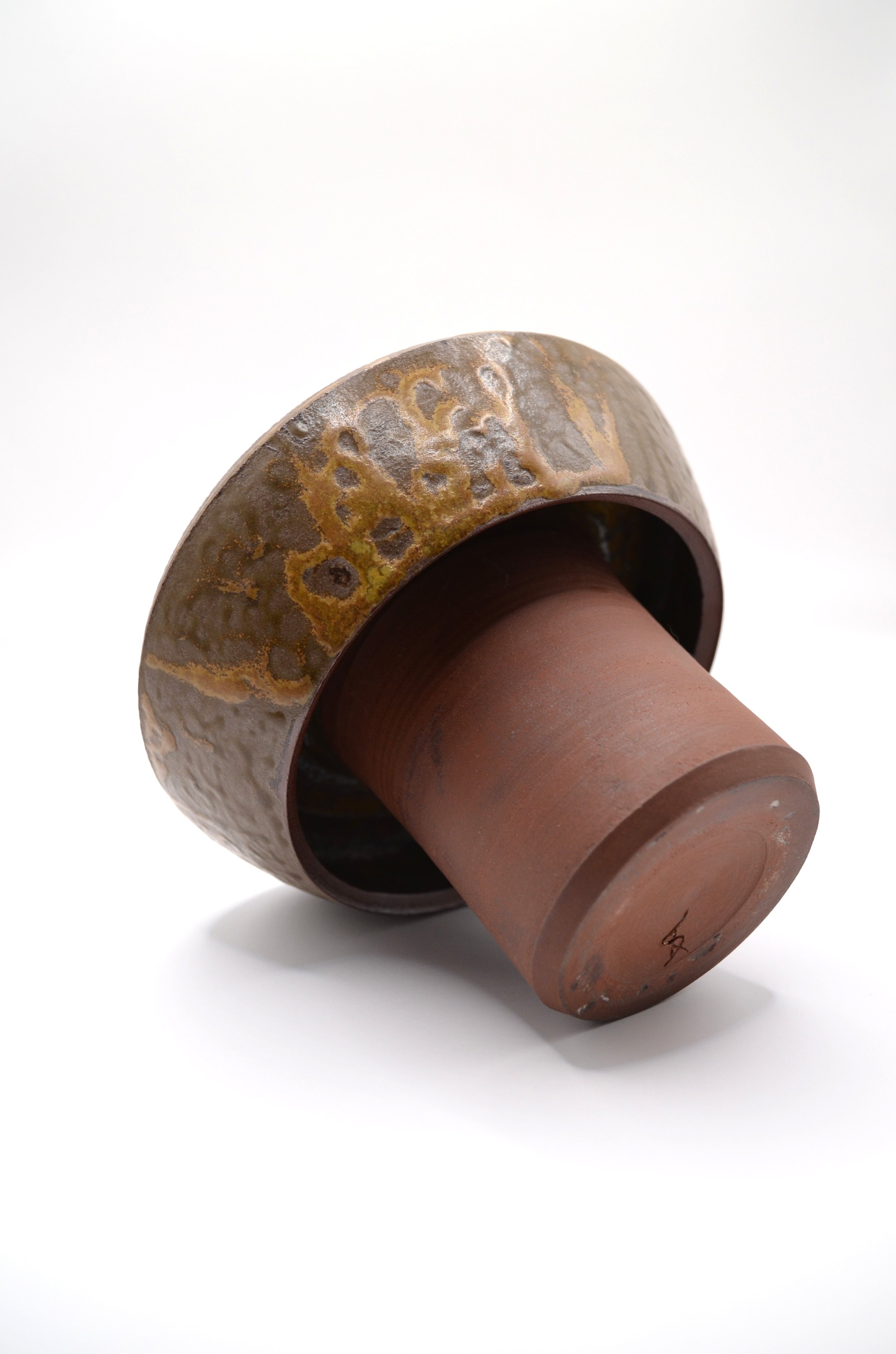 L’Abysse RM#1 - Red Stoneware ikebana vase & Discarded Mussel Shells Glaze. 100% Circular Glaze