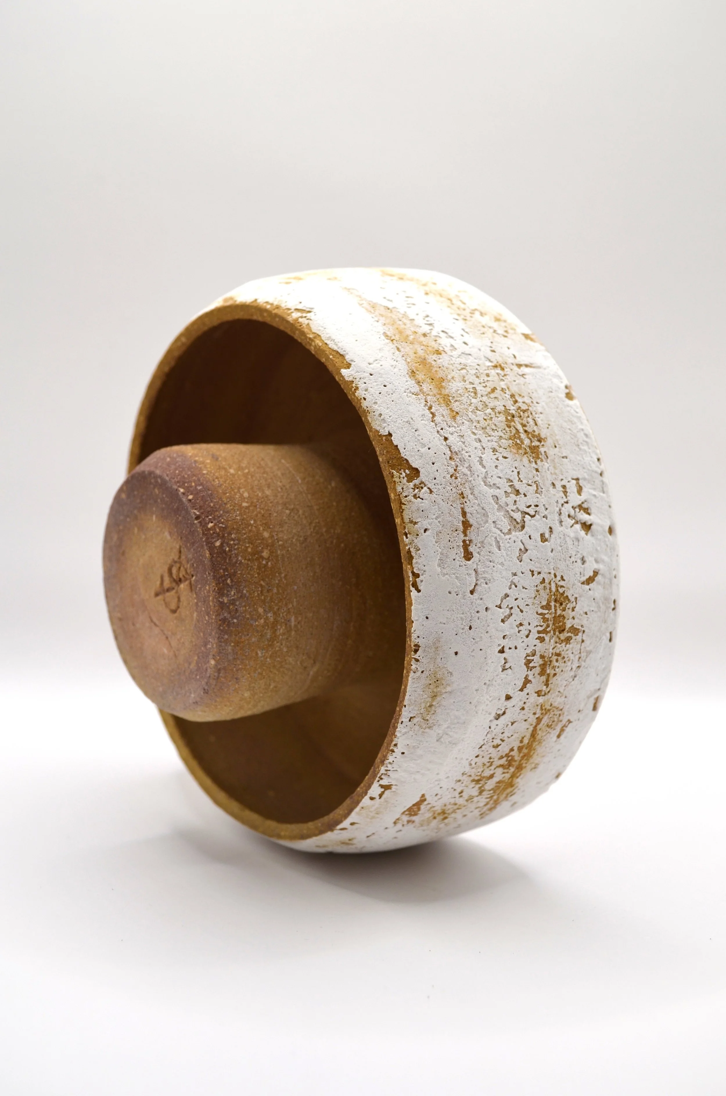 L’Abysse WDCO#1 - Wild Dutch Seashore Clay & Discarded Oyster Shells Ash Glaze. 75% Circular Glaze