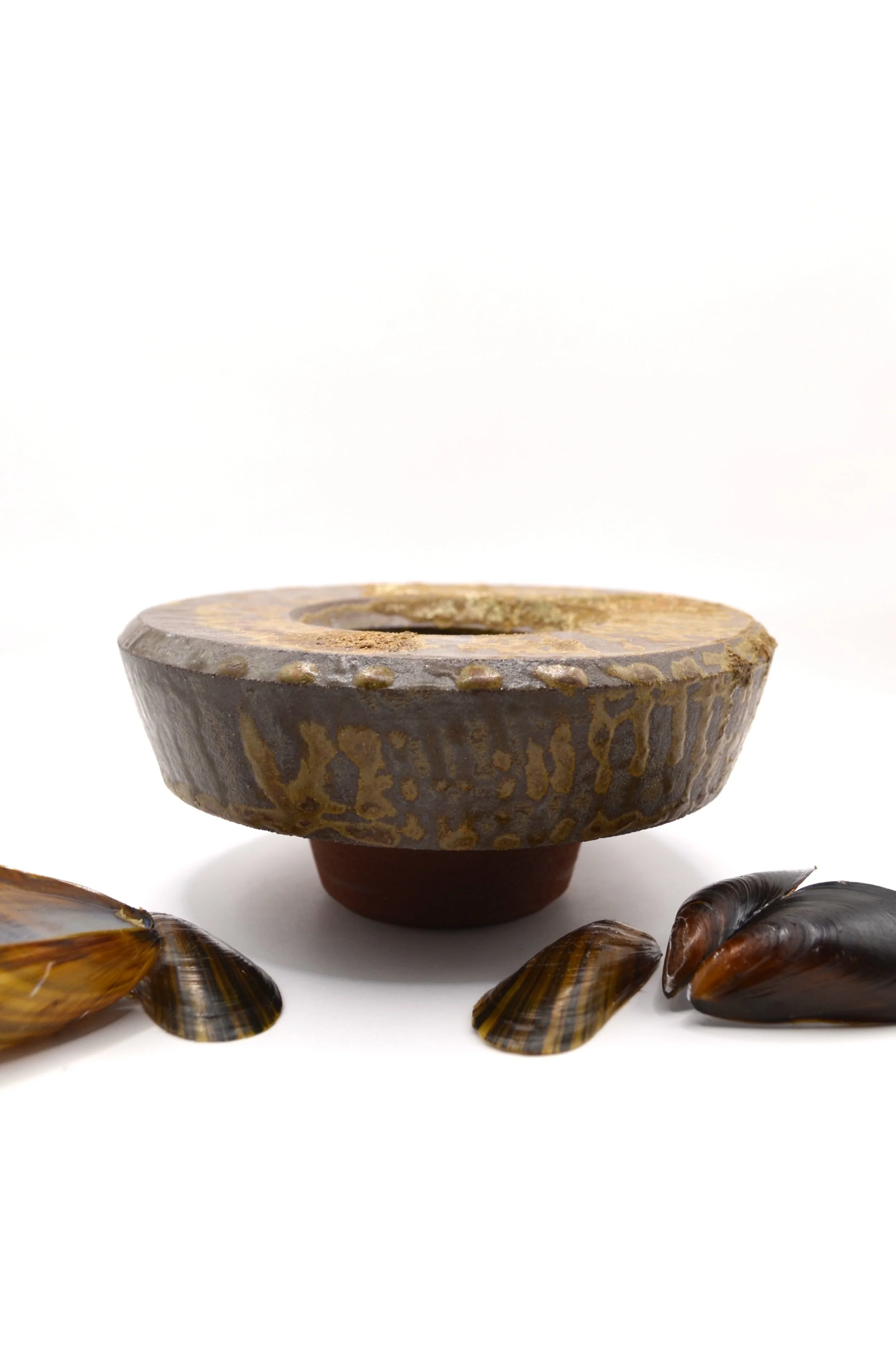 L'Abysse RWDM#1 - Wild Dutch Seashore Clay powder & Discarded Mussel Shells Ash Glaze on Red Clay. 100% Circular Glaze