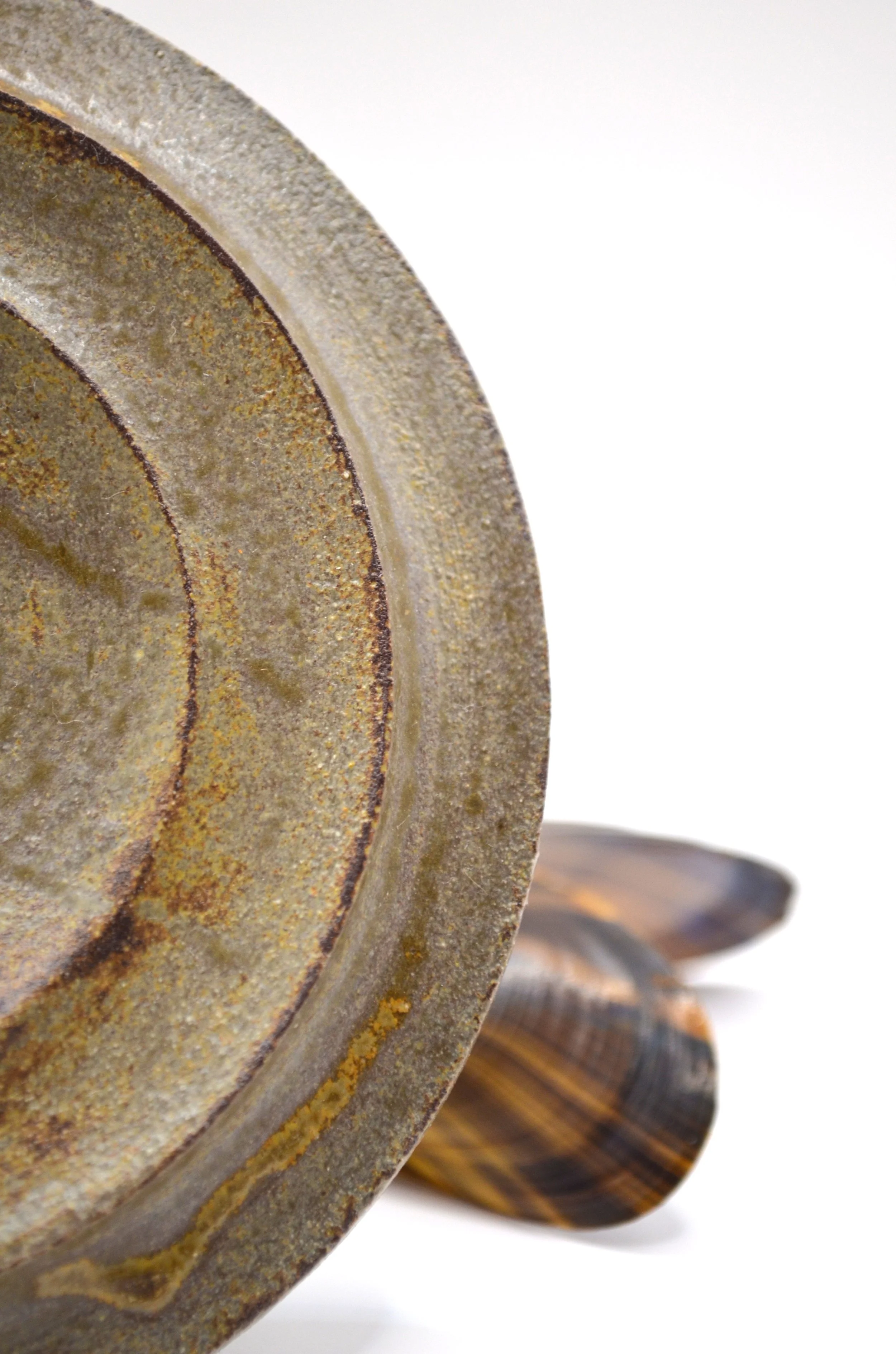 L'Ecueil - RWDM#1 - Wild Dutch Seashore Clay powder & Discarded Mussel Shells Ash Glaze on Red Clay. 100% Circular Glaze