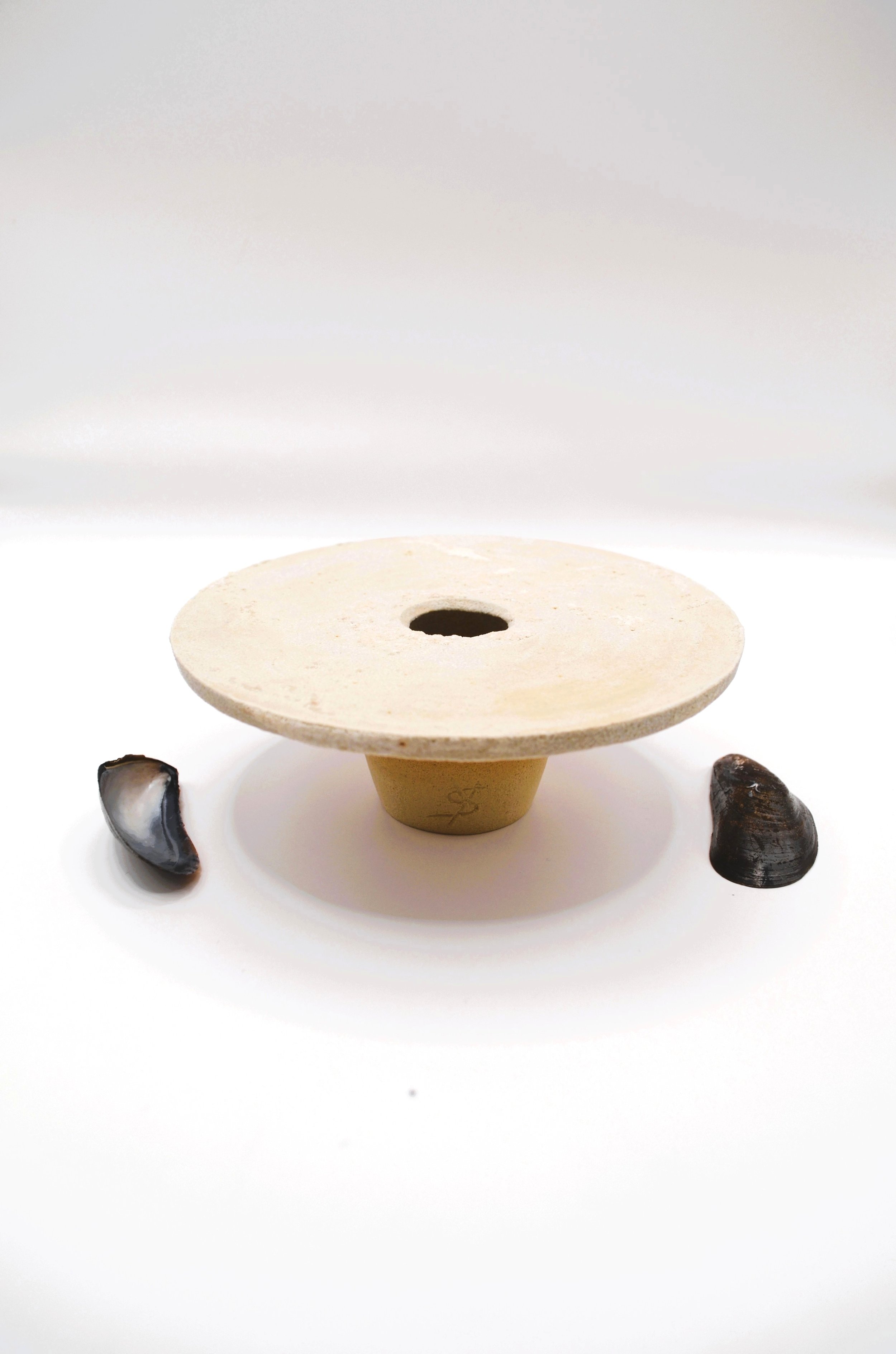 L’Écueil WM#1 - Discarded Mussel Shells Ash Glaze on White Stoneware. 75% Circular Glaze