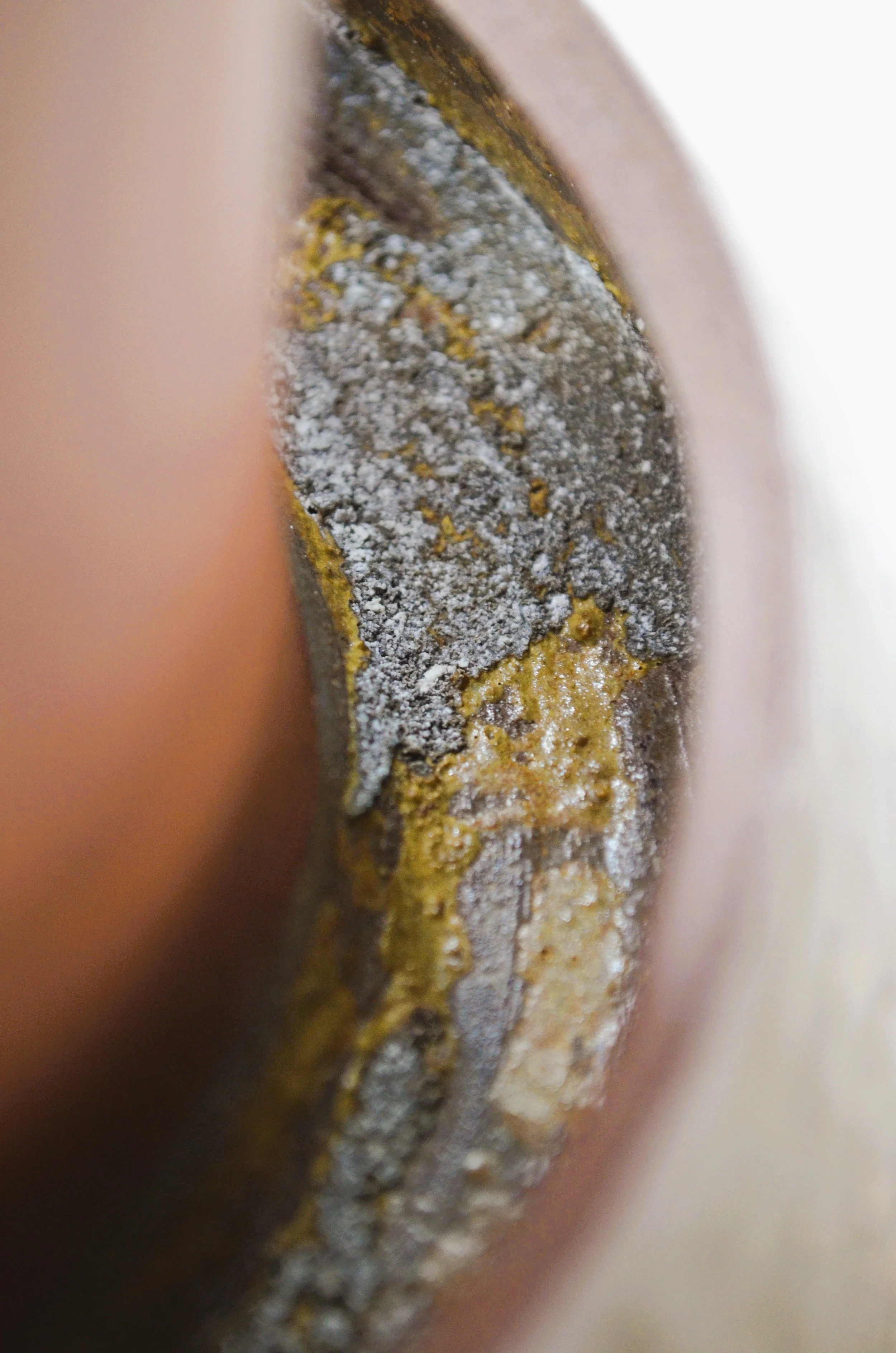 L’Abysse RM#1 - Red Stoneware ikebana vase & Discarded Mussel Shells Glaze. 100% Circular Glaze