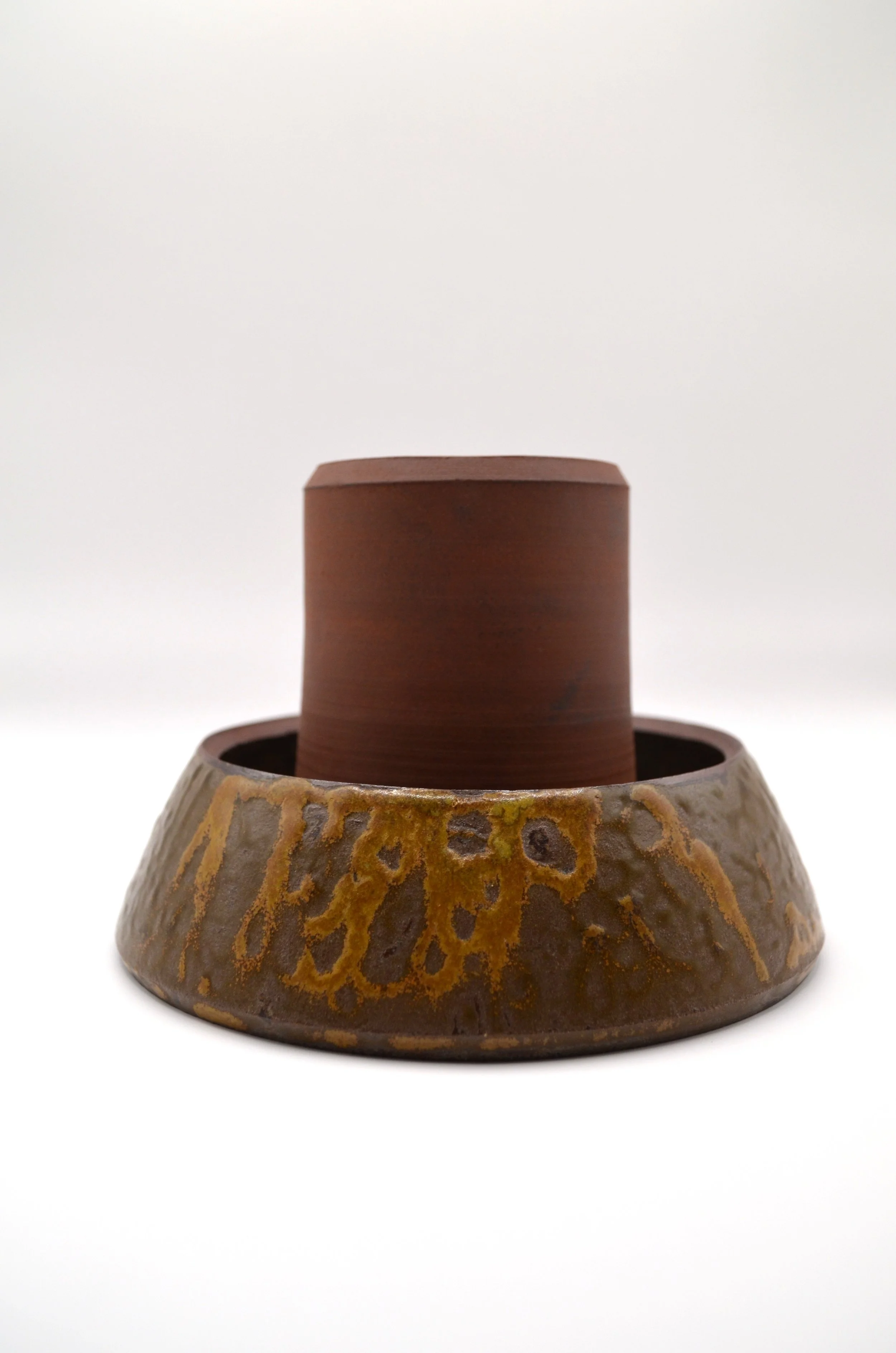 L’Abysse RM#1 - Red Stoneware ikebana vase & Discarded Mussel Shells Glaze. 100% Circular Glaze