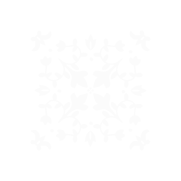 Desenho simétrico de uma mandala com detalhes florais em branco sobre fundo preto.