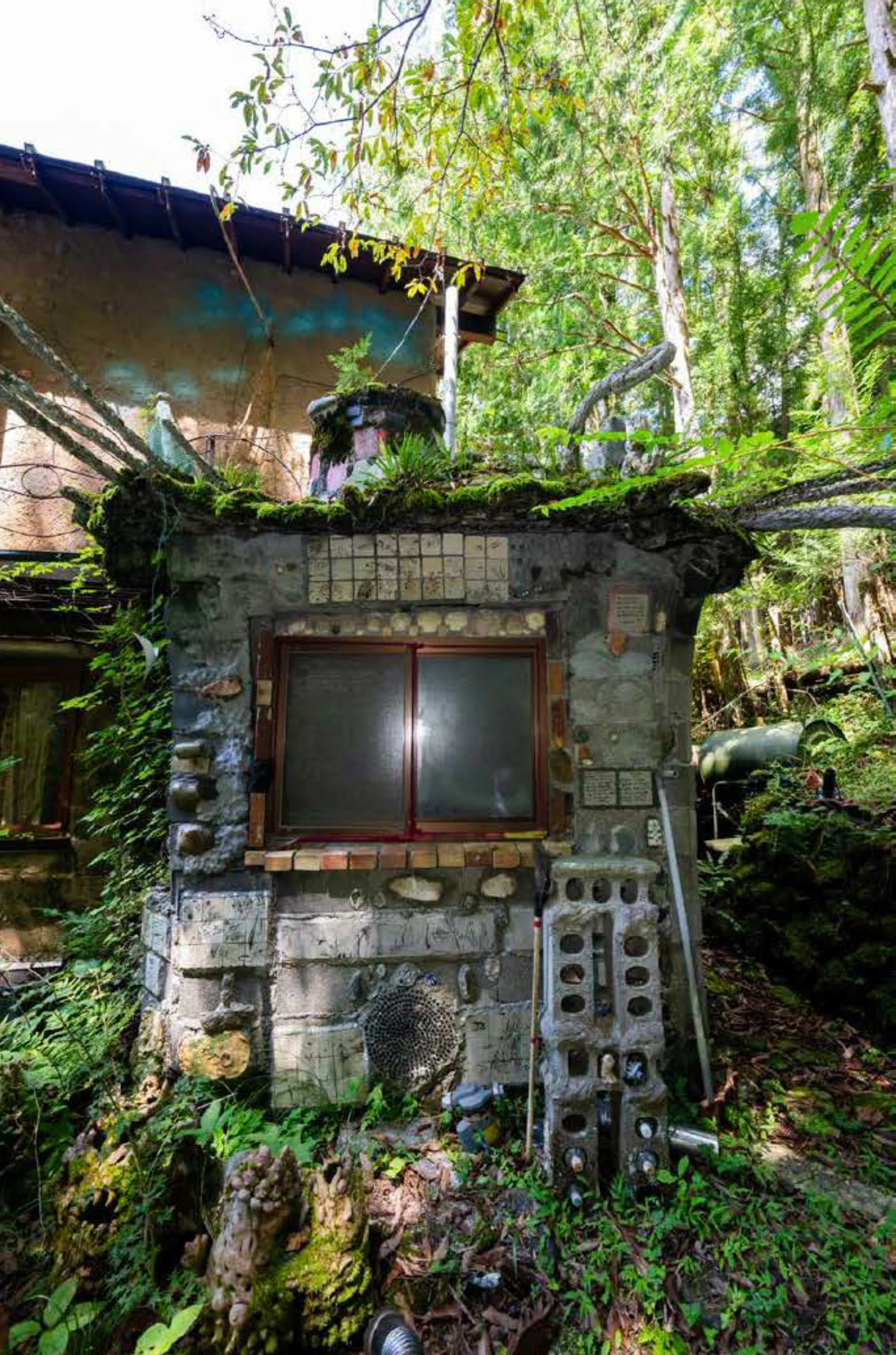 window main house.jpg