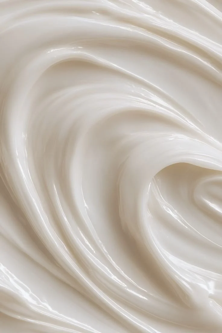 Crema blanca y suave con ondas y reflejos