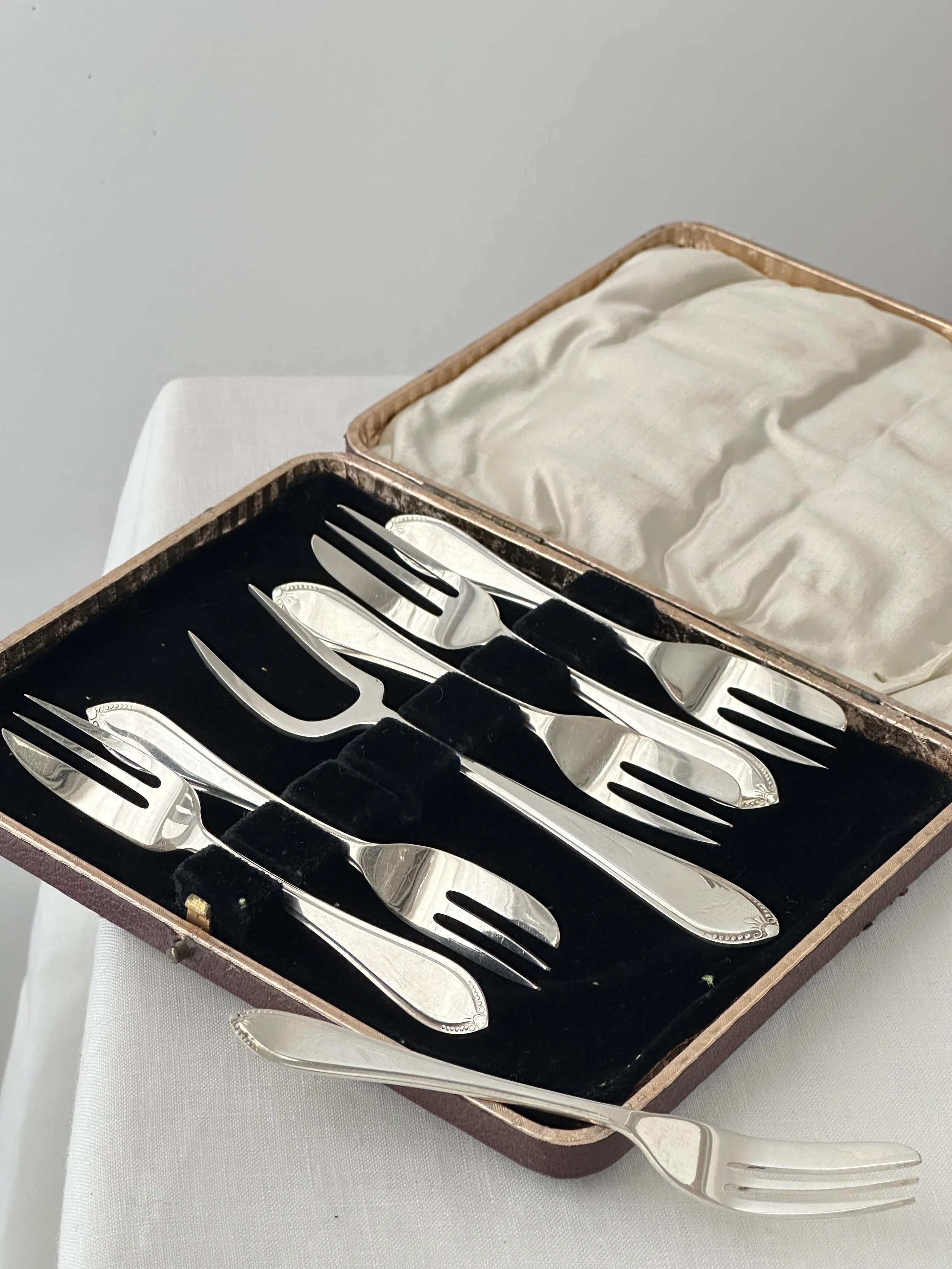 Silver plated cake forks with server.