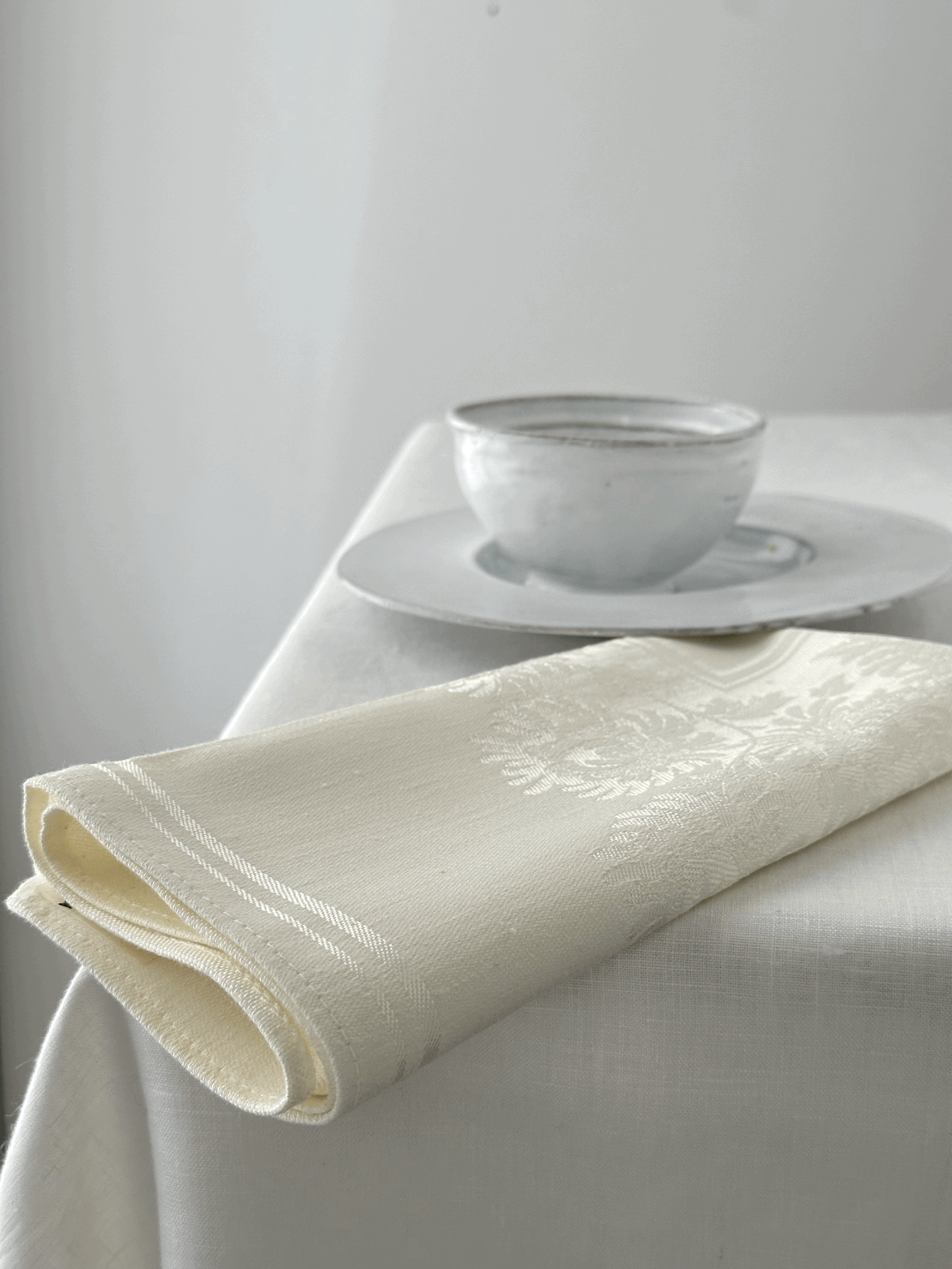 Damask napkins in Ivory