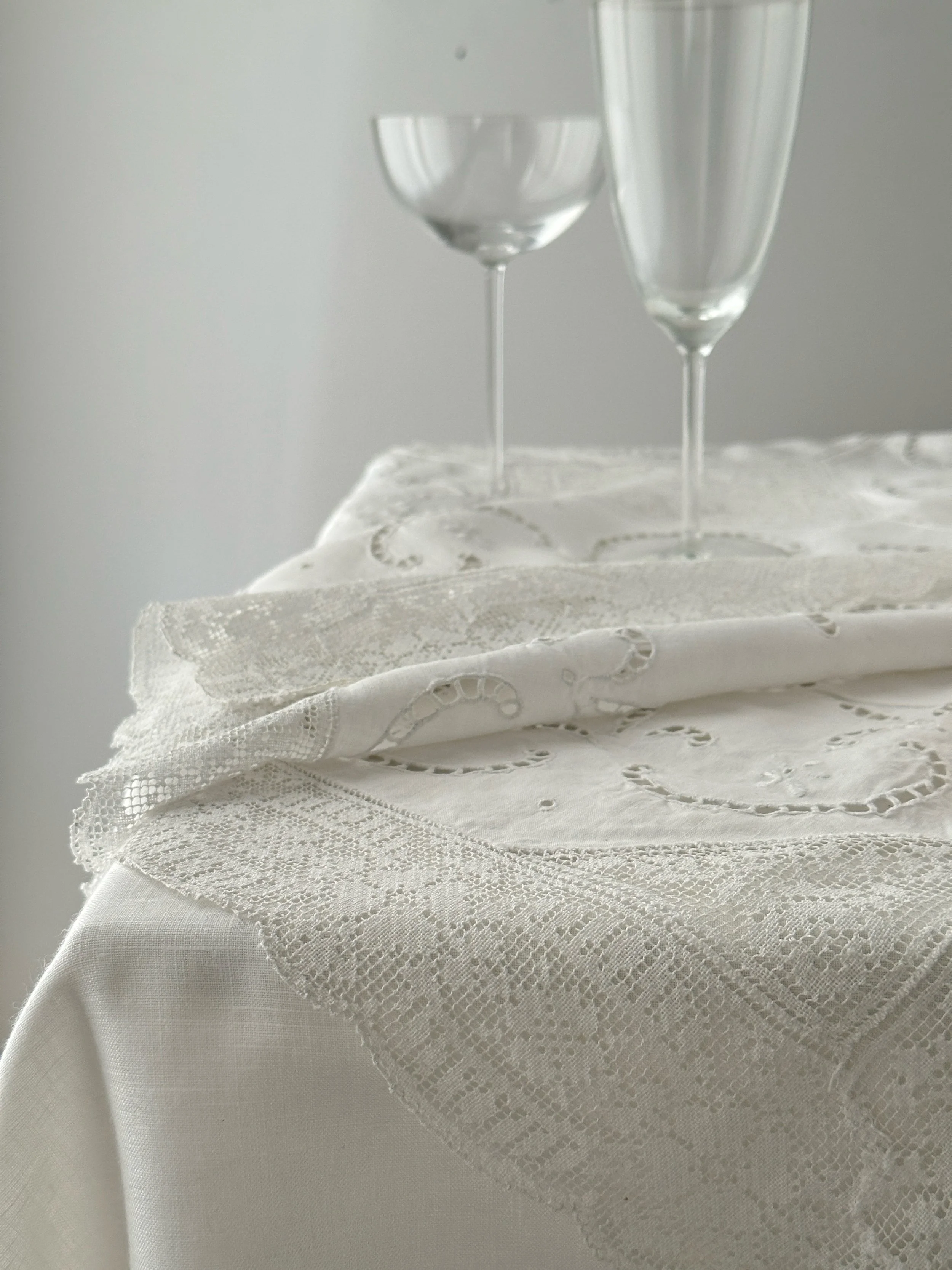 Exquisite cotton and lace table cloth
