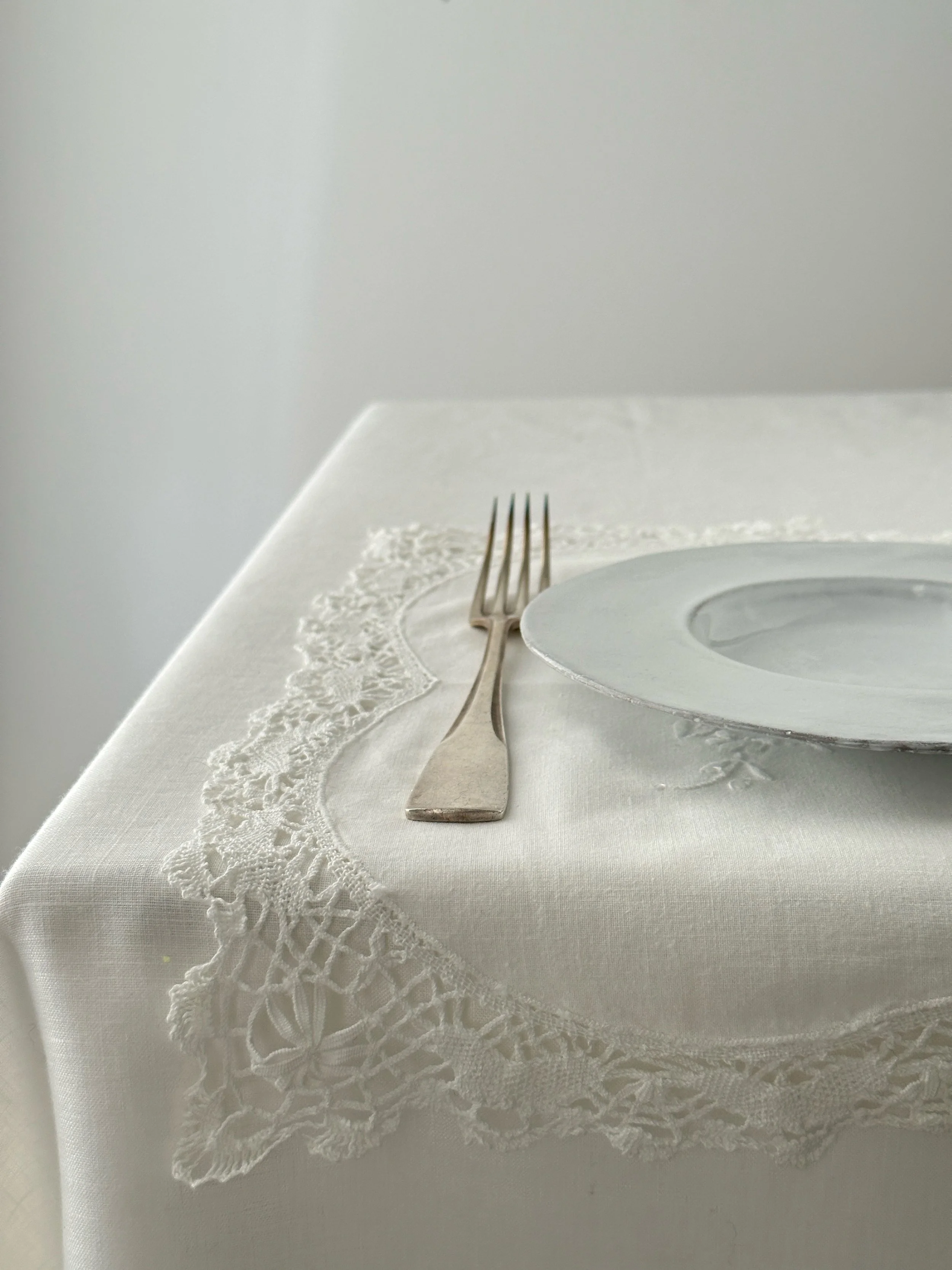 Placemats with crochet laced edge