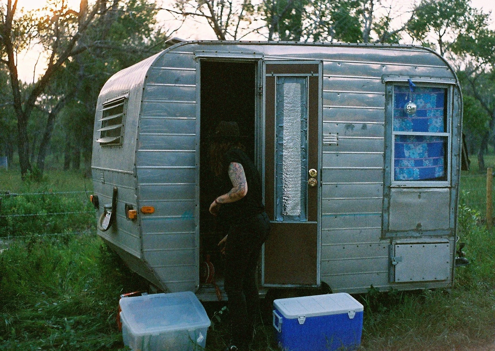 Opal-Photography-Film-Wayne-Caravan.jpg