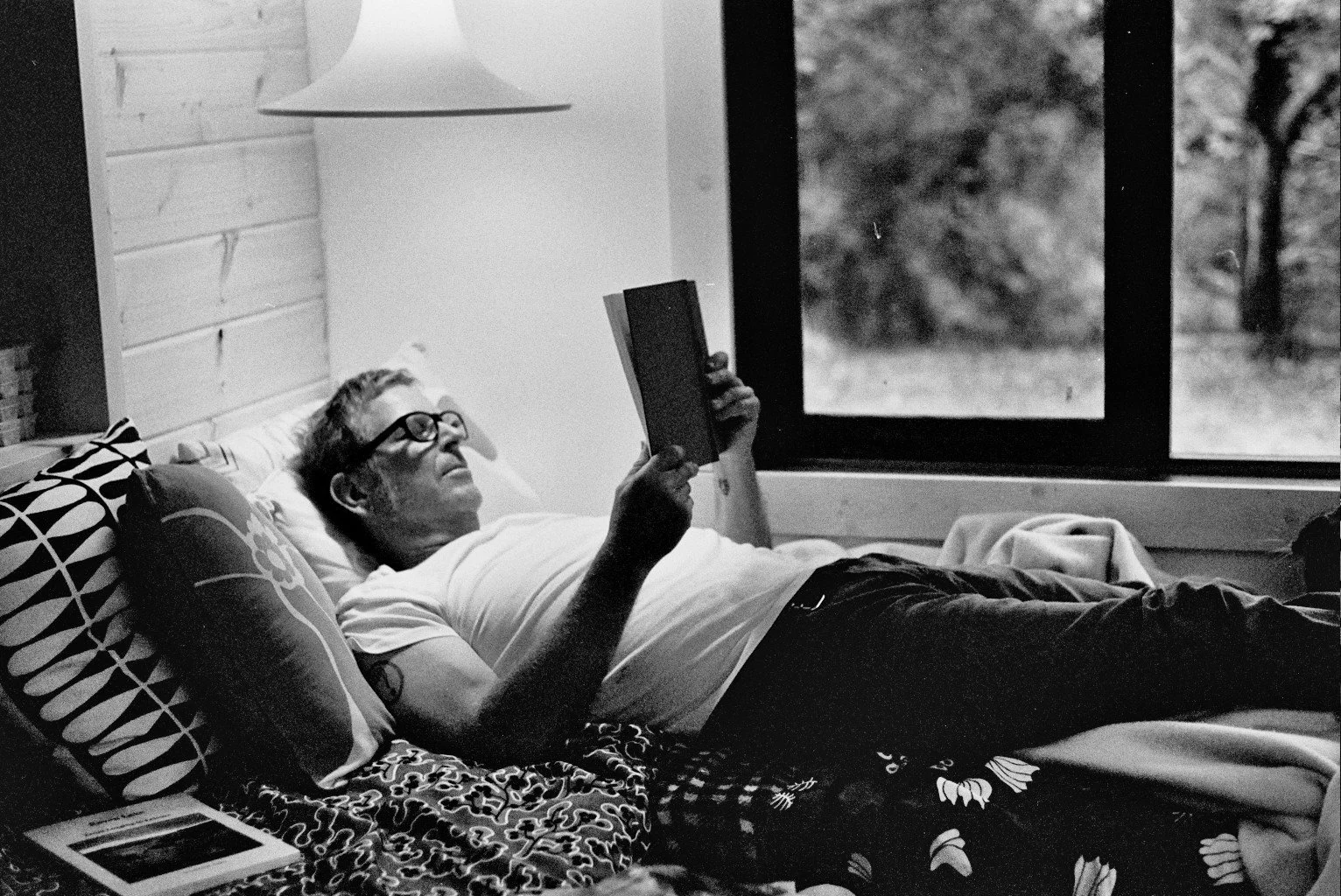 Opal-Photography-Uncle-Reading.jpg