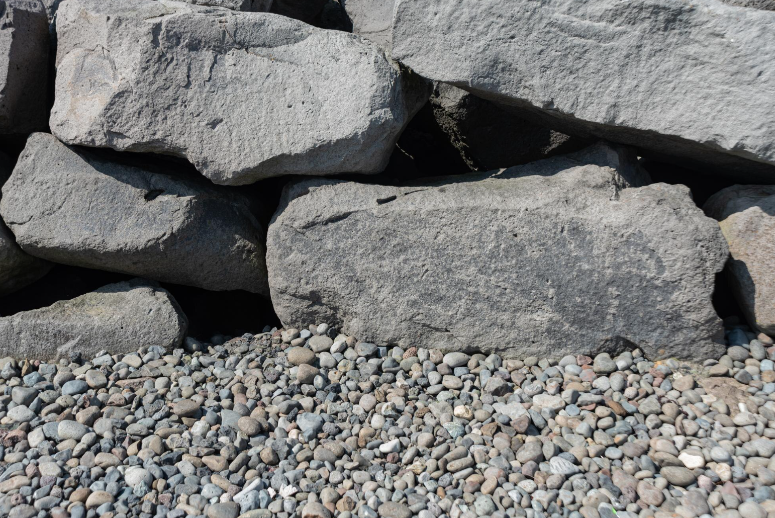 Close-up of large gray rocks and small pebbles.
