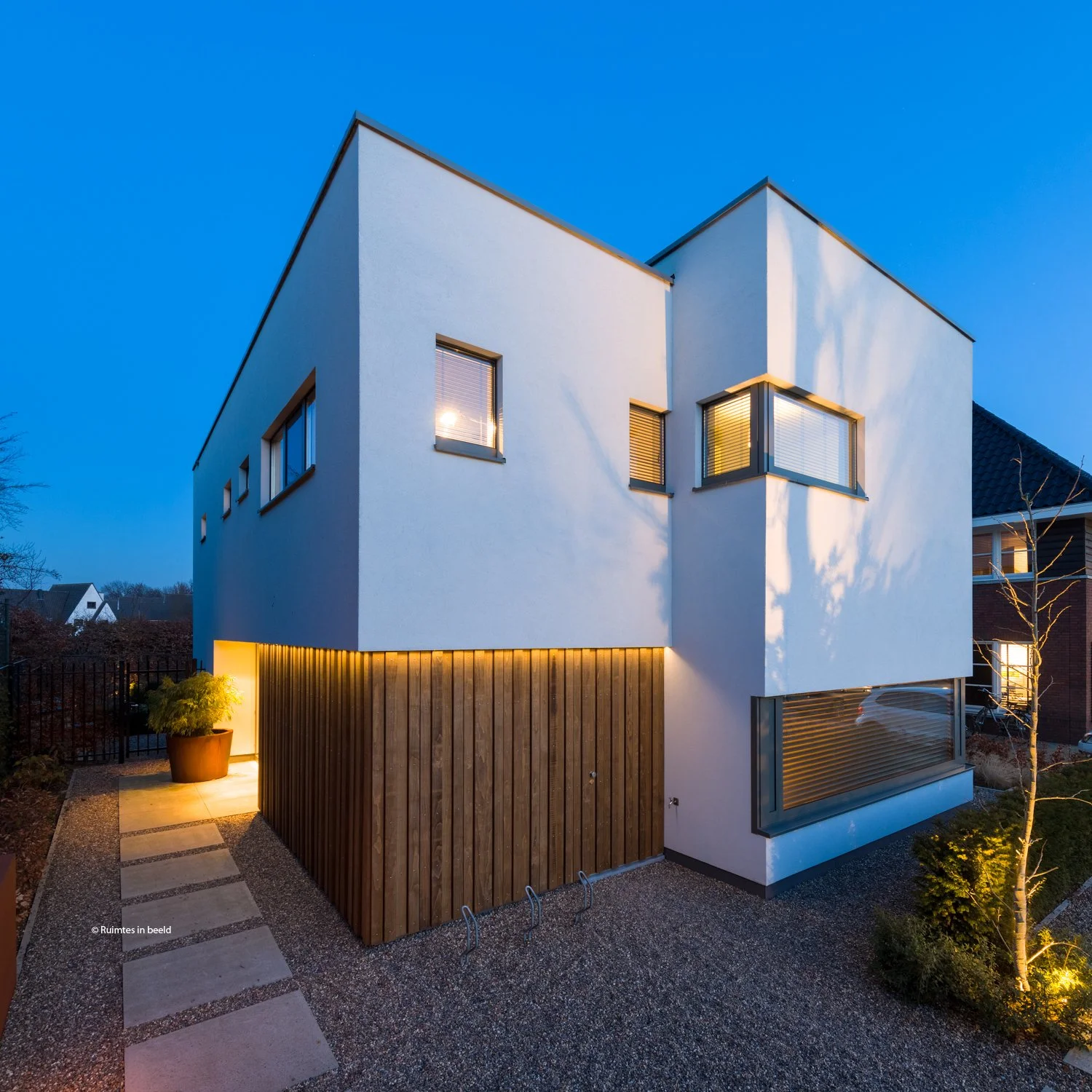 04a Woonhuis stuc houten gevel vrijstaand particulier CHANGE.NL.jpg