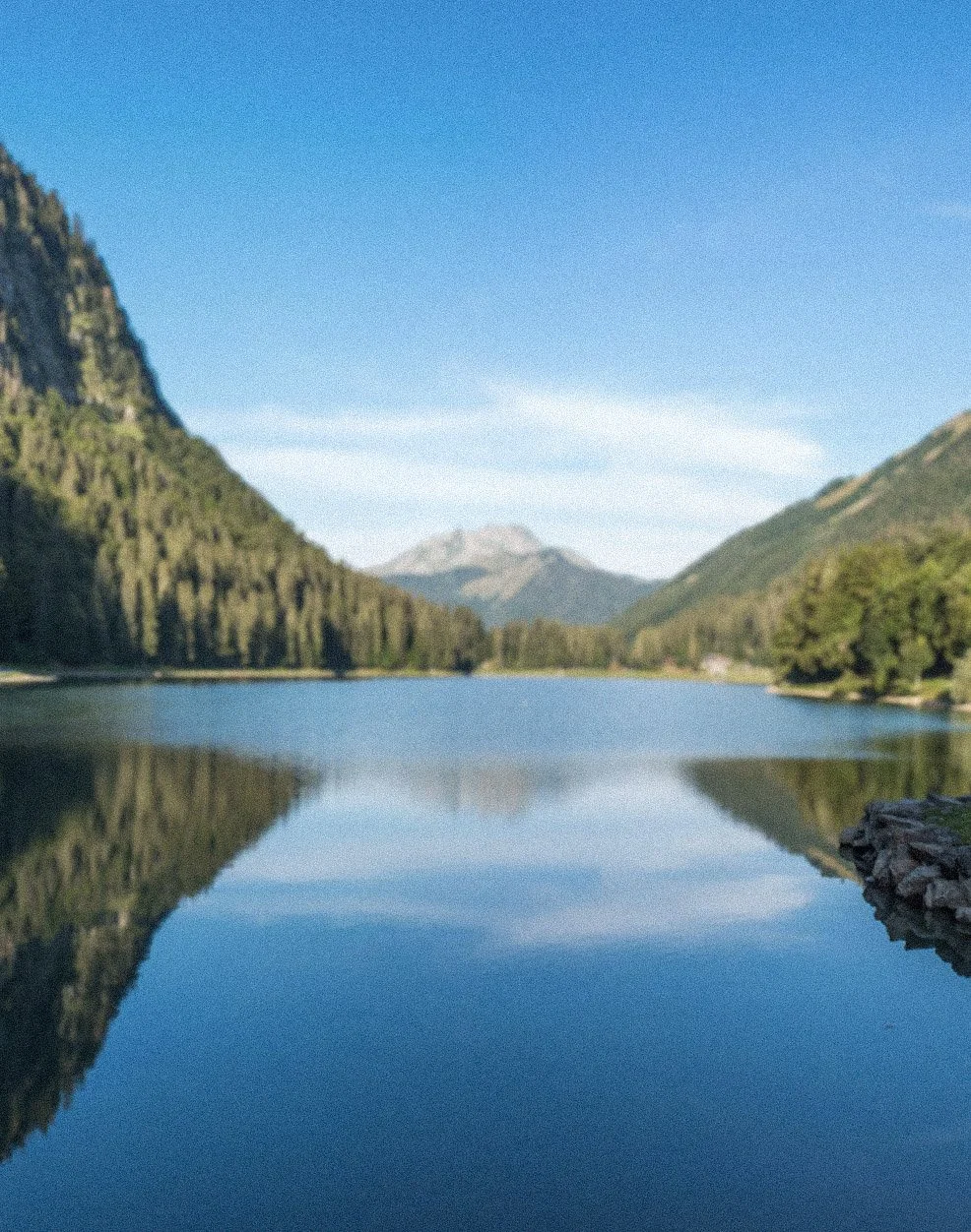 Capsule Retreats - Montriond Lake
