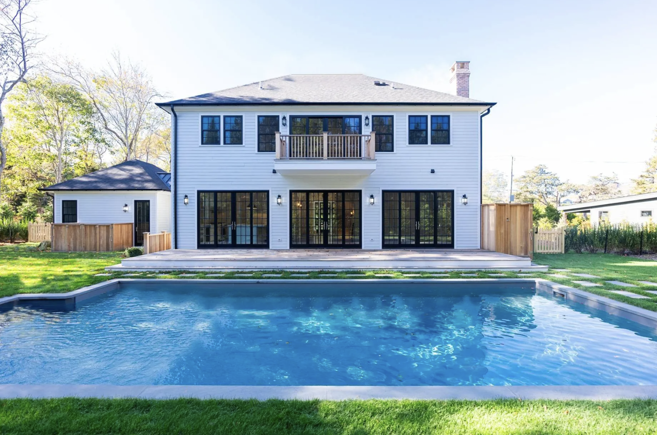 hamptons house with pool