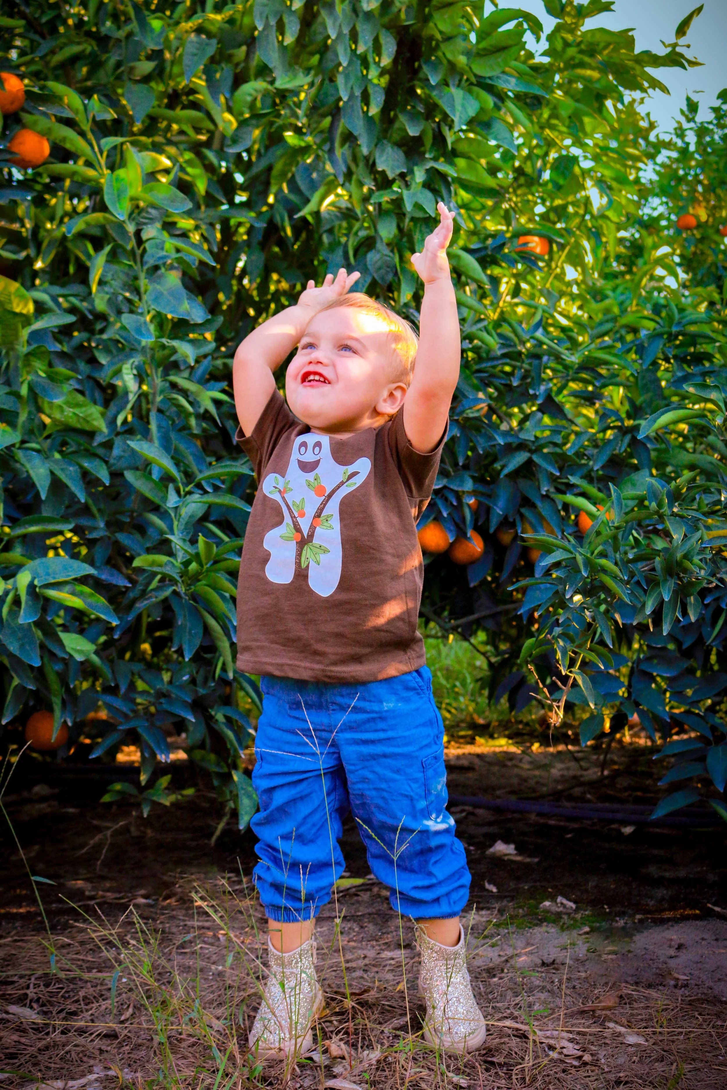 Baby Modeling Citrus Ghost Graphic T-shirt in Citrus Grove 2024