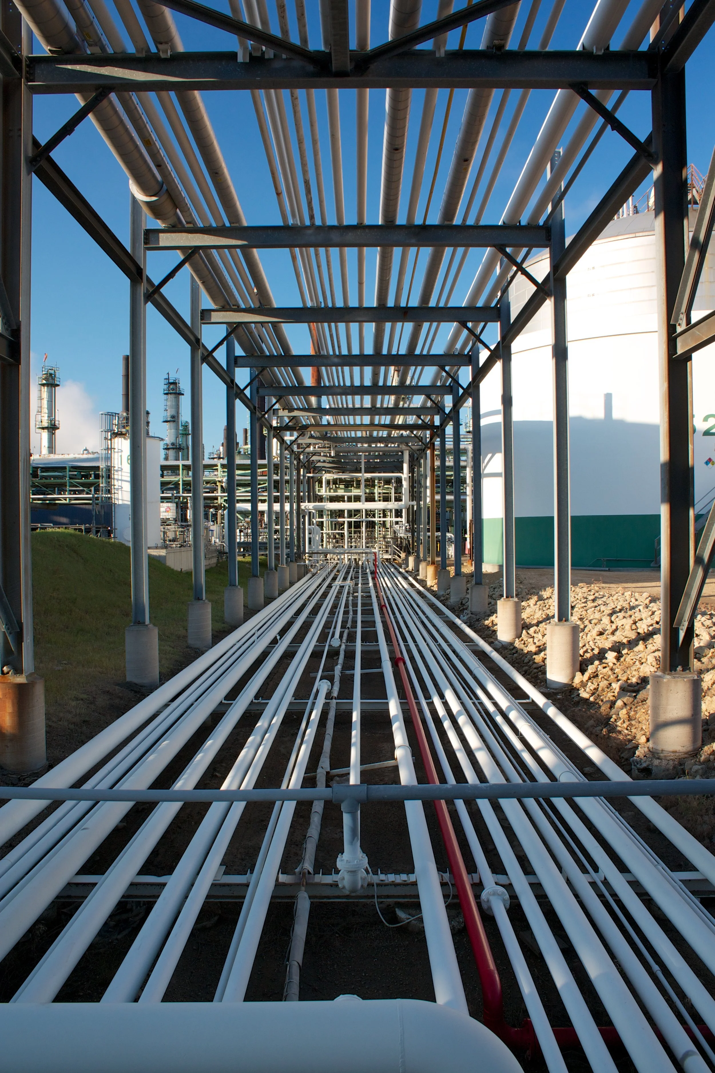 Industrial facility with multiple pipelines