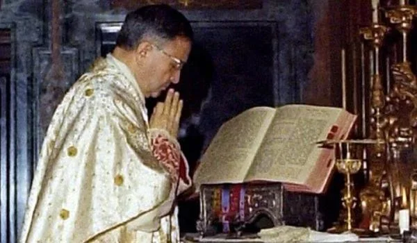 St Josemaria Escrivá: A Priest Forever