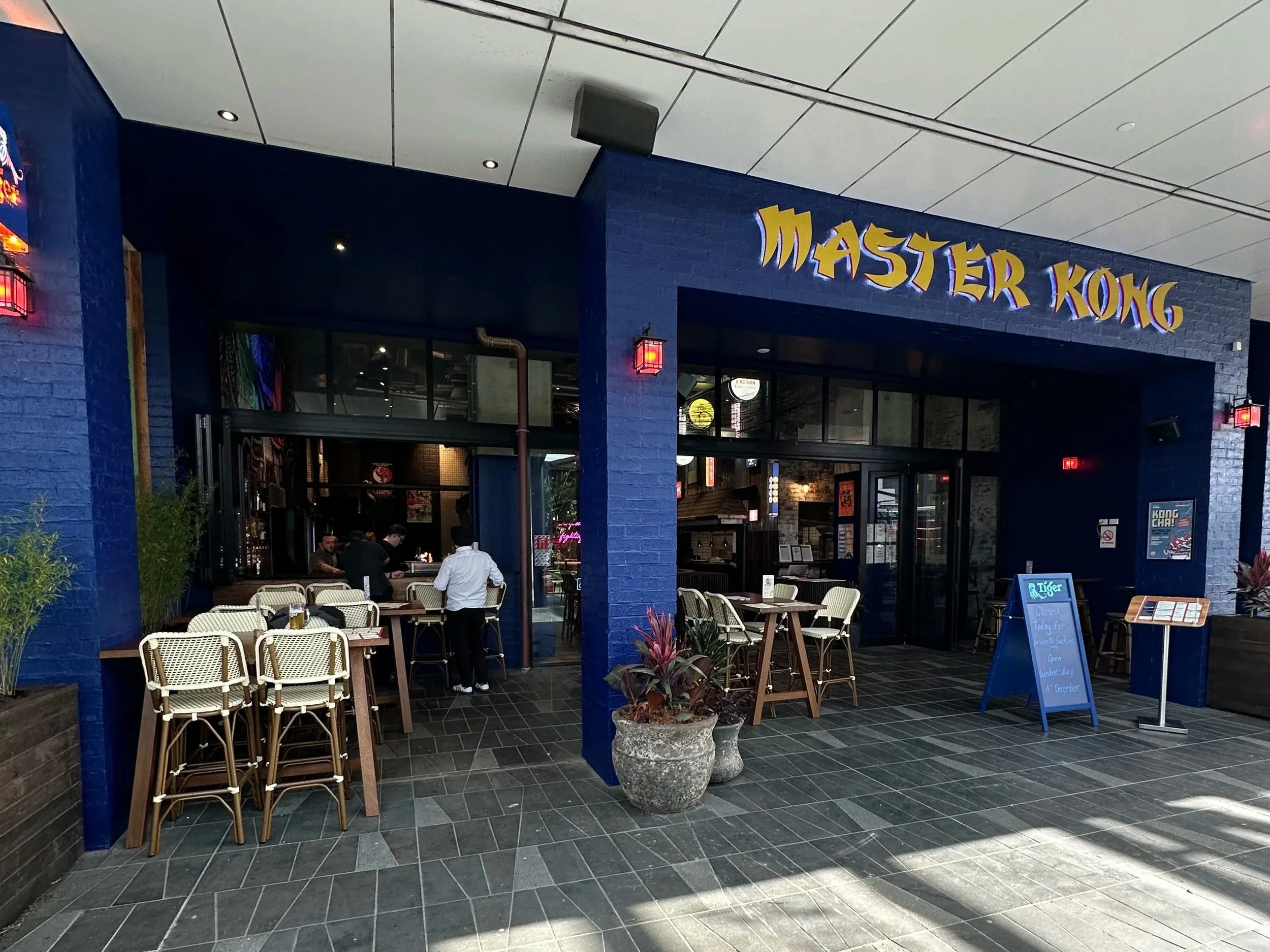Bar fit, front view