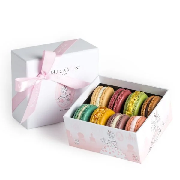 MacaronCafe-Small-Luxury-Gift-Box-Manhattan-600x600.jpg