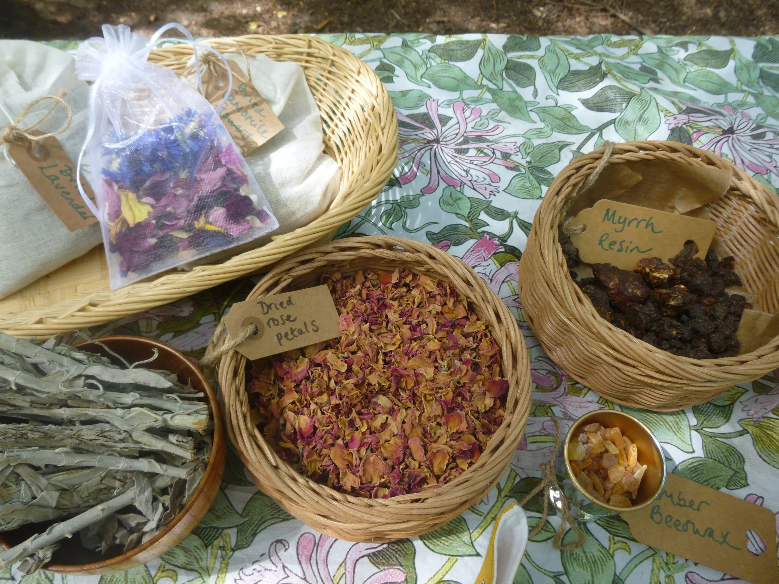 botanicals petals and resin power