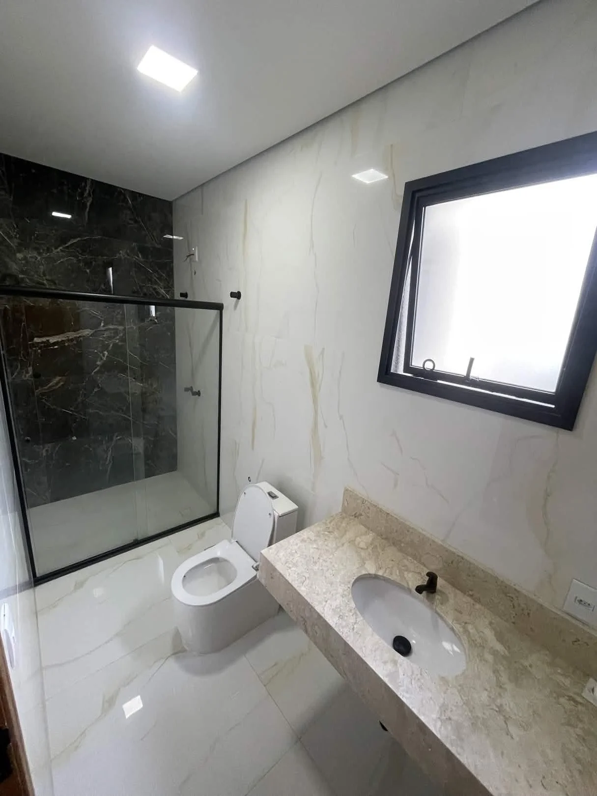 banheiro do quarto principla.jpg