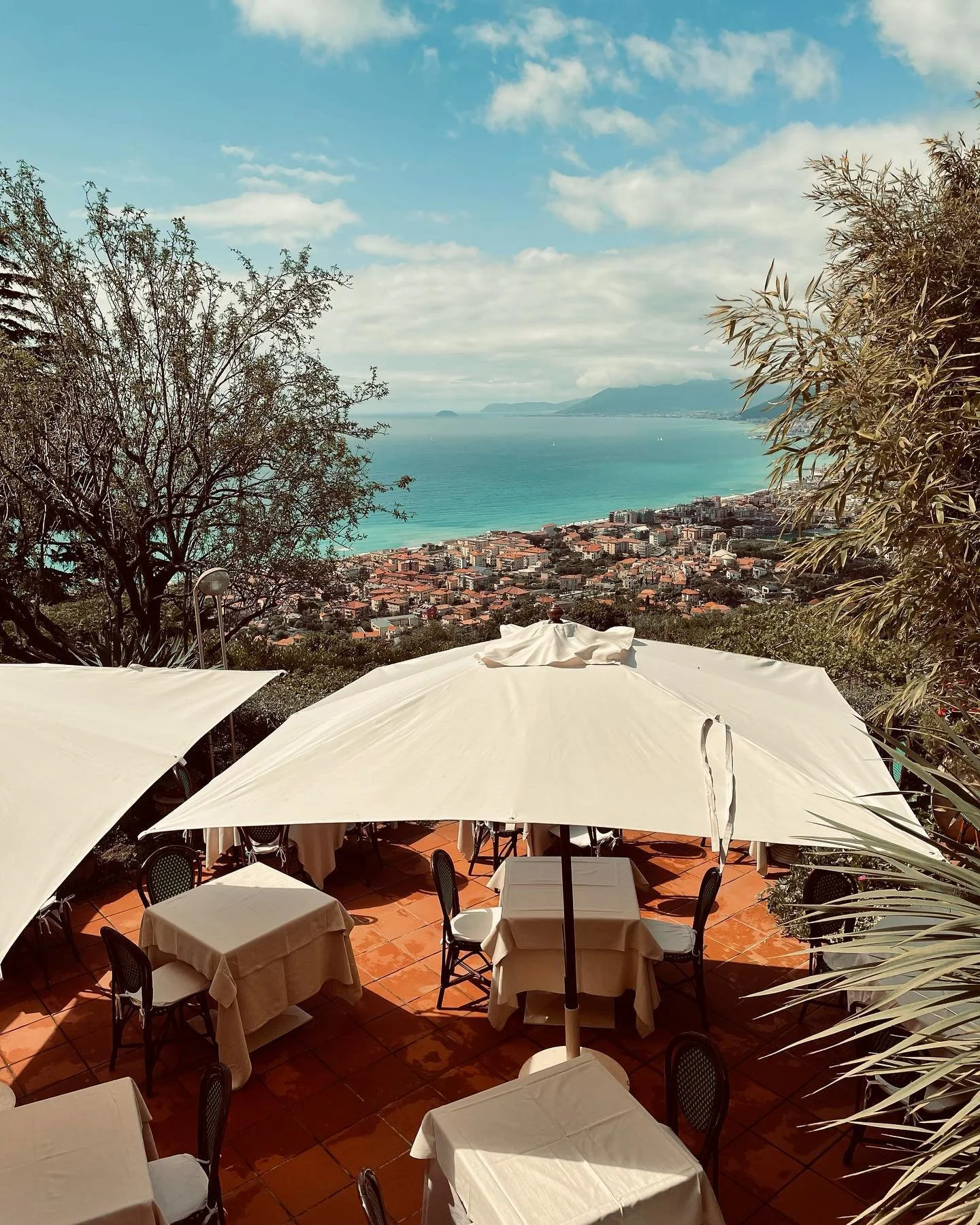 La quiete dopo la tempesta 🌞🌧☔️
.
.
.
#ilcappero #ilcapperoverezzi #ilcapperoristorante #ristoranteilcappero #verezzi #borgioverezzi #liguria #ristorantiliguria #rivieradiponente #rivieradiponenteliguria #igliguria #igverezzi #liguriagram #sole #to