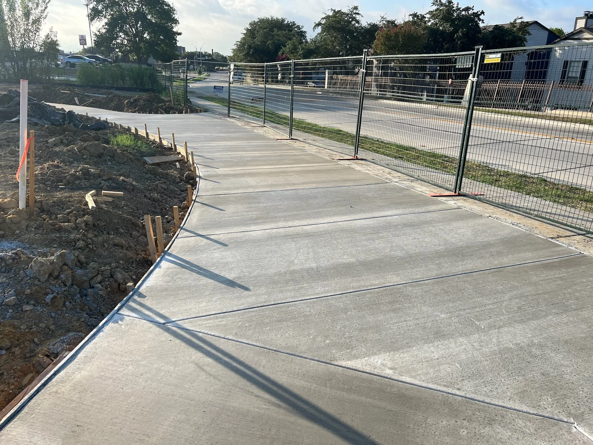 Professional Concrete Sidewalks & Driveways Installation