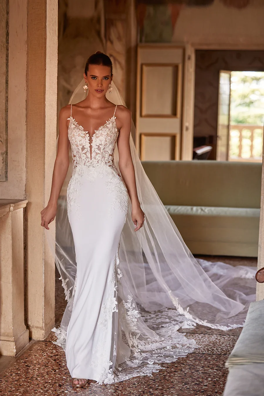 Apolonia_2_op_900x.webp