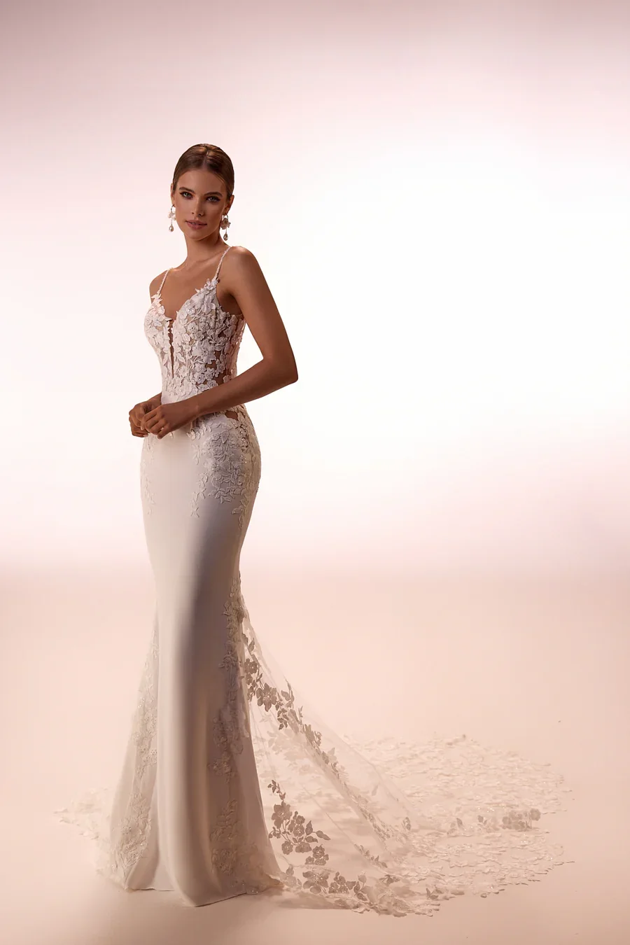 Apolonia_from_DAMA_Couture_2_900x.webp