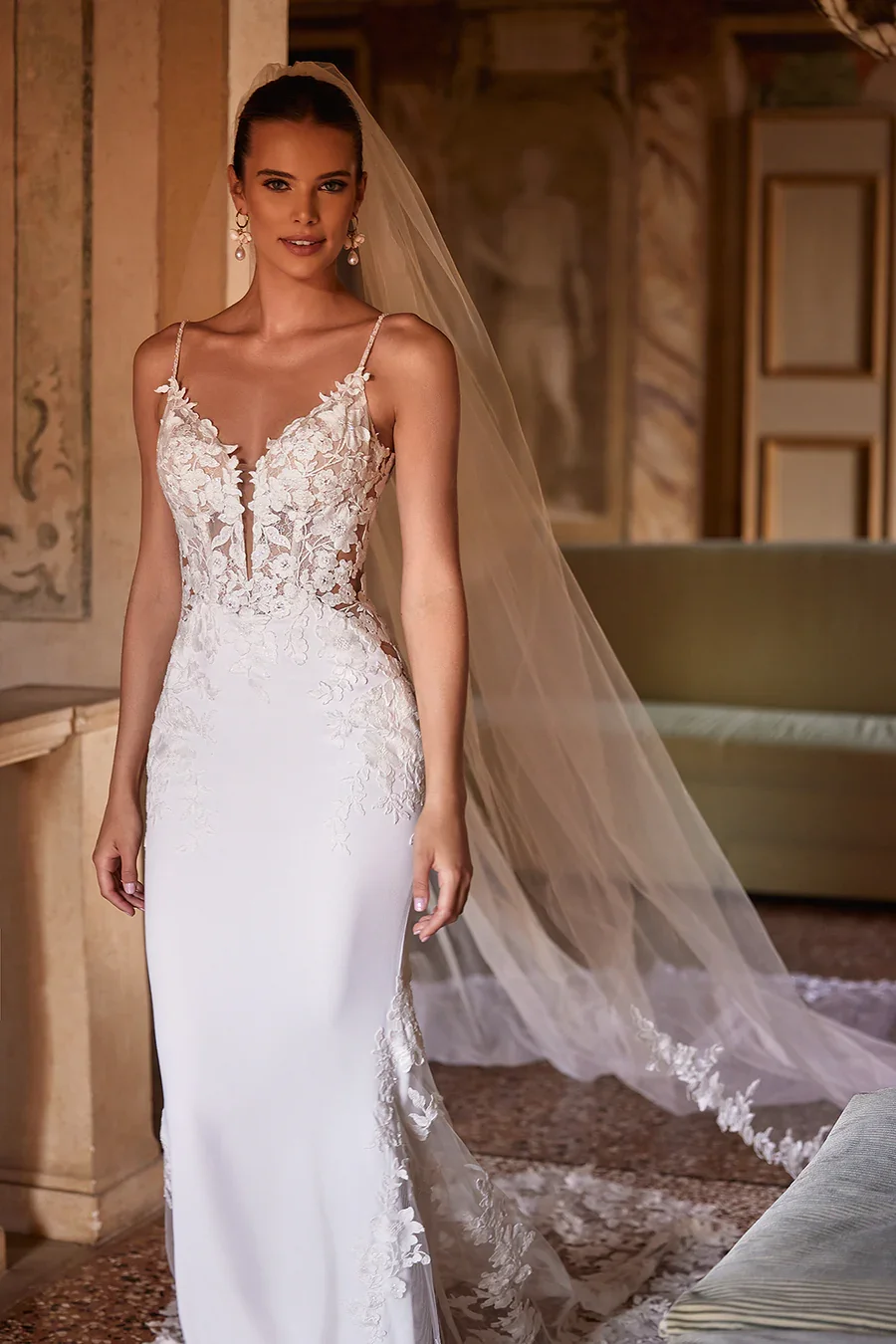 Apolonia_1_op_900x.webp