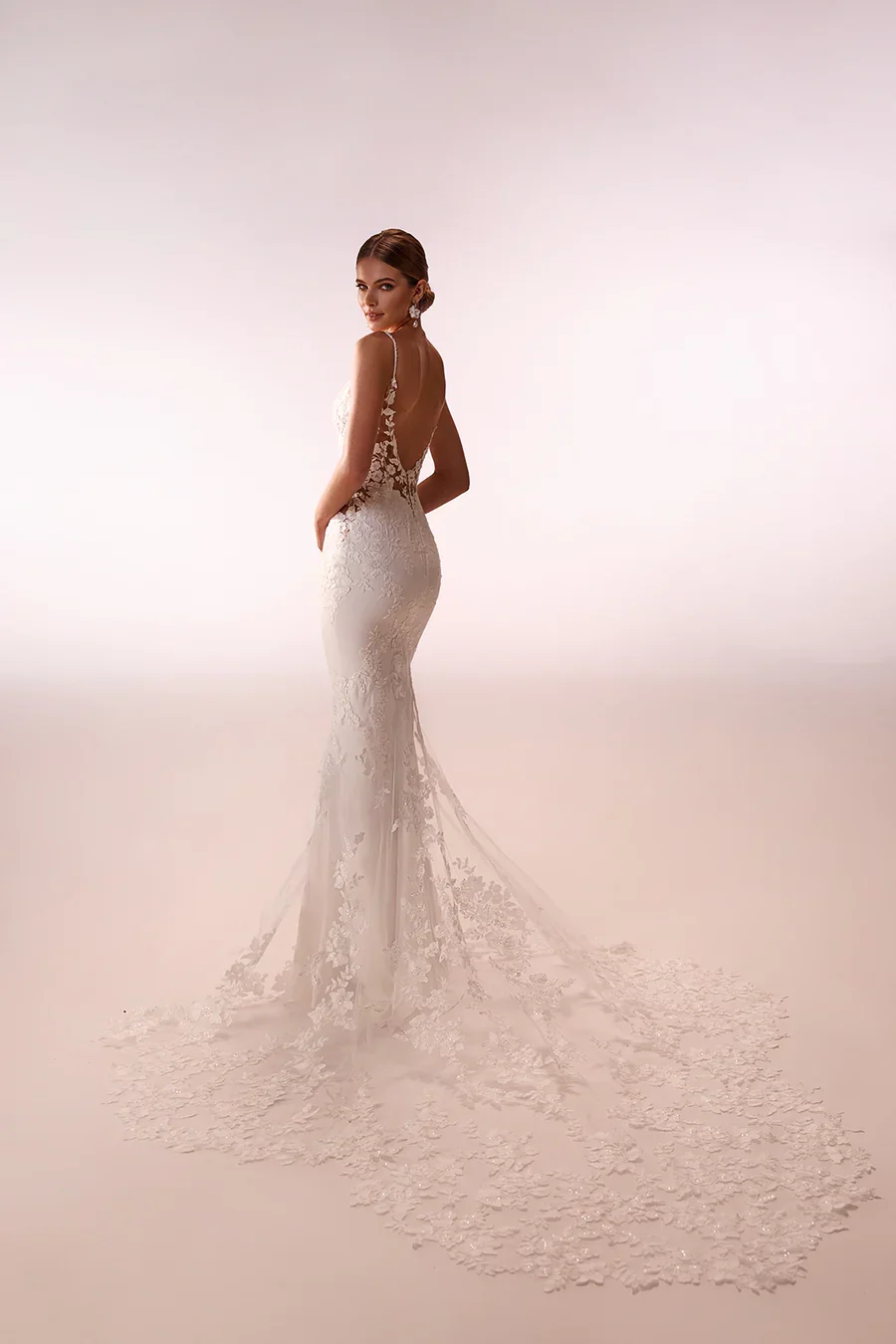 Apolonia_from_DAMA_Couture_1_o_900x.webp