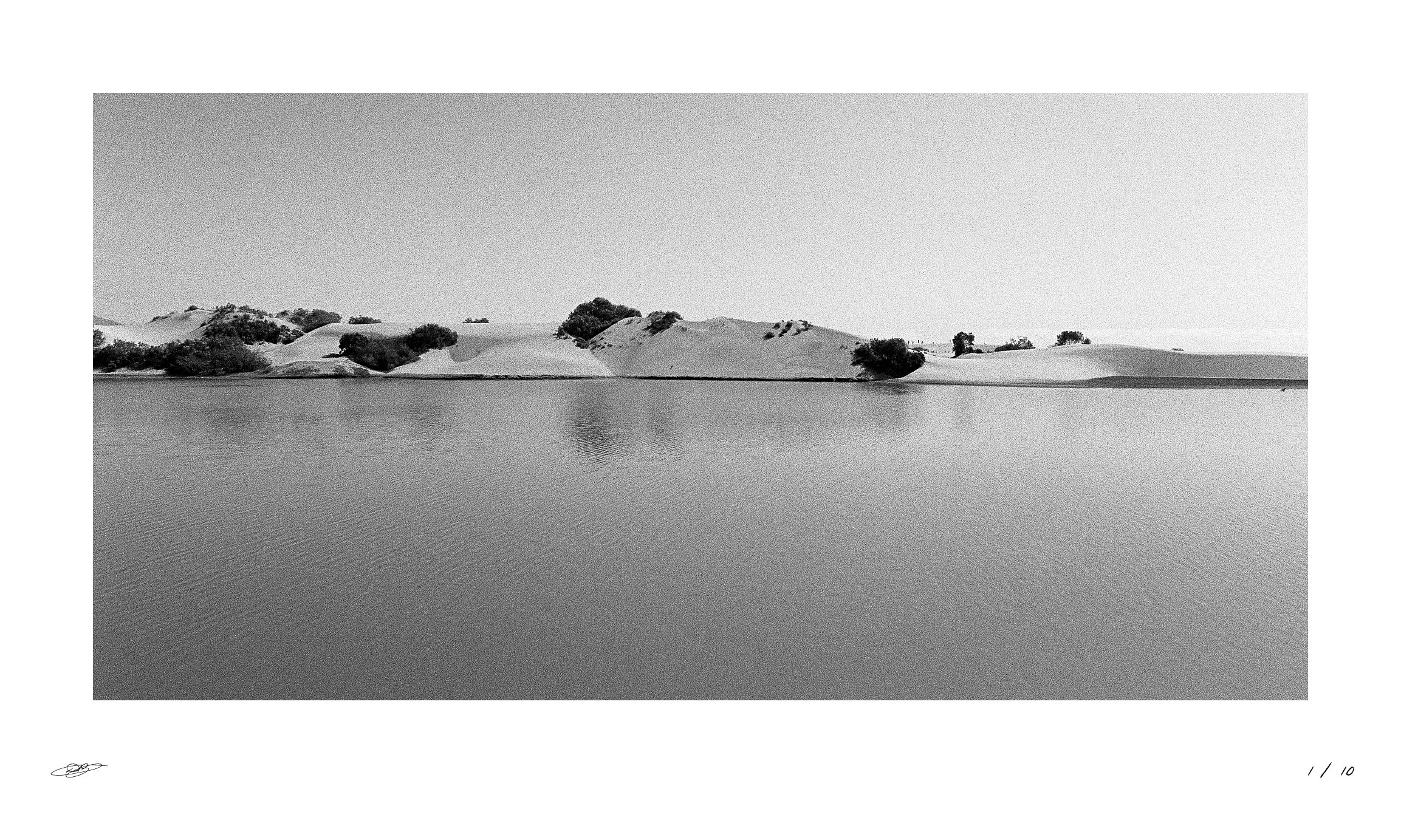 stillness-minimalist-black-white-landscape-film-photography.jpg.jpg