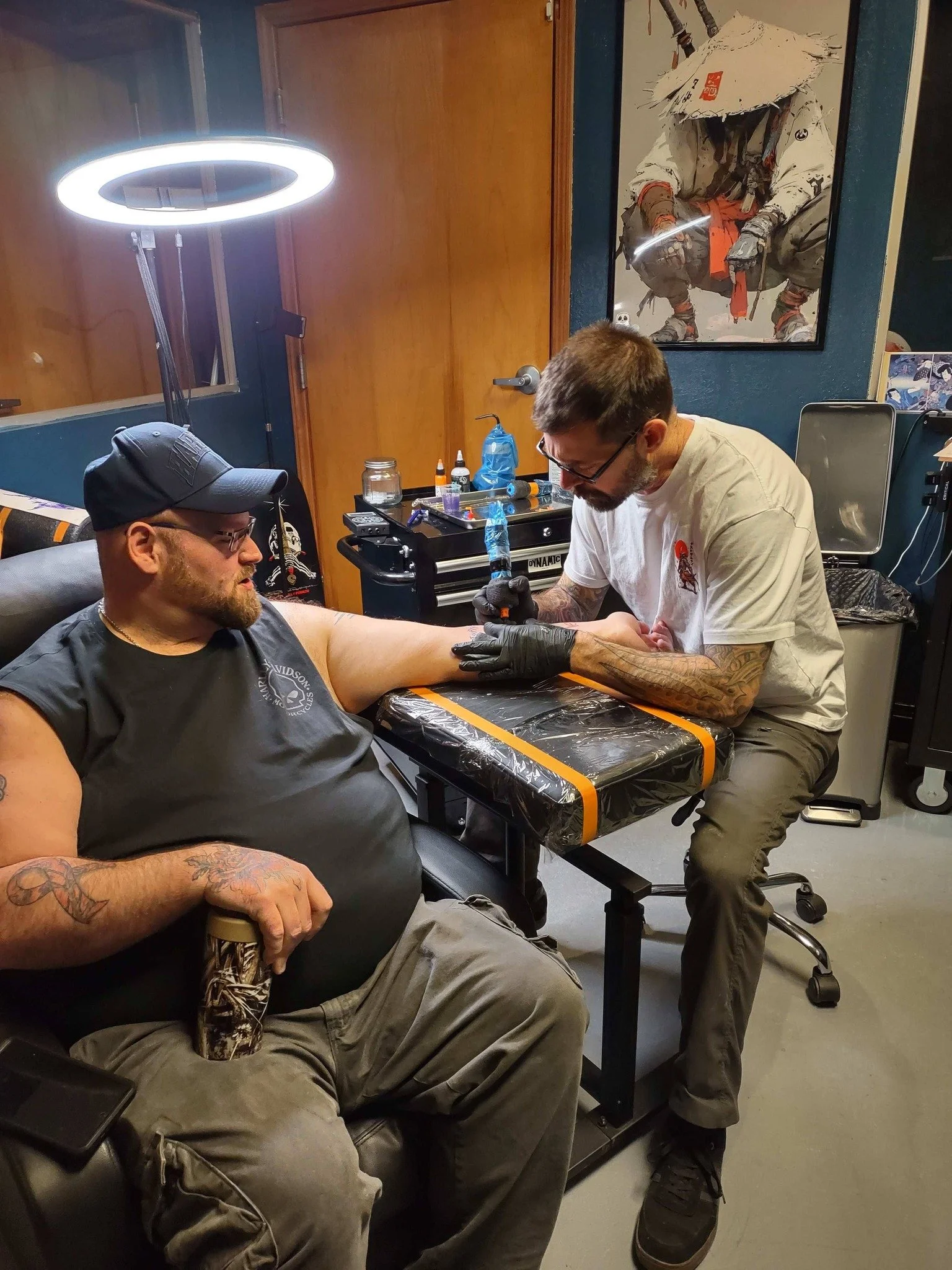 Darryl Emrath tattooing a client.