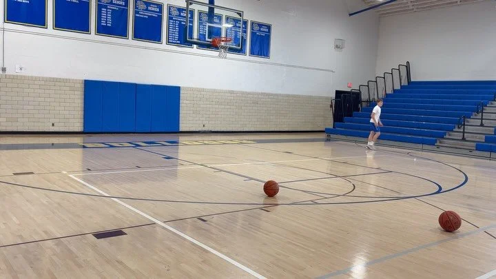 Catch. Read. Attack.
Working on quick decisions off the catch to create scoring opportunities
-
-
-
#TheAcademy #Hoopers #MidRange #DribblePullup #ArmstrongTrained