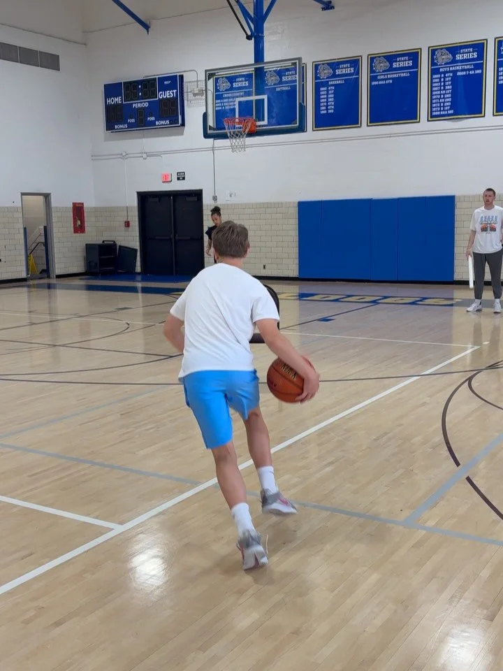 Isolating the skill (reps) ➡️ Translating the skill (reads)

Basketball isn&rsquo;t scripted.

After repping the skill, athletes need opportunities to apply it in live situations through reads, reactions, and decisions.

Reps first. Reads second.
-
-