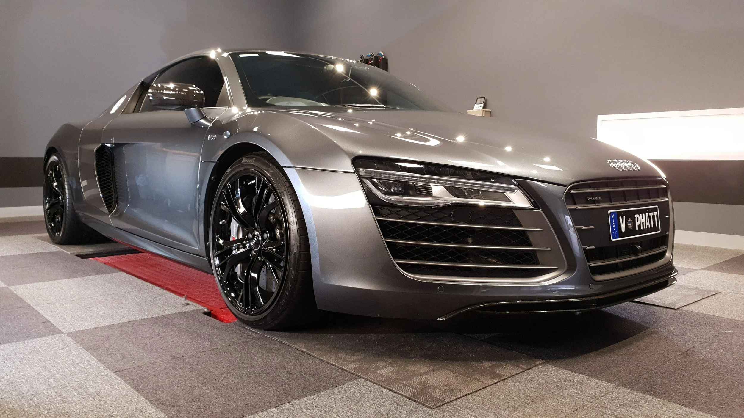Audi R8 V10 Plus - Daytona Grey