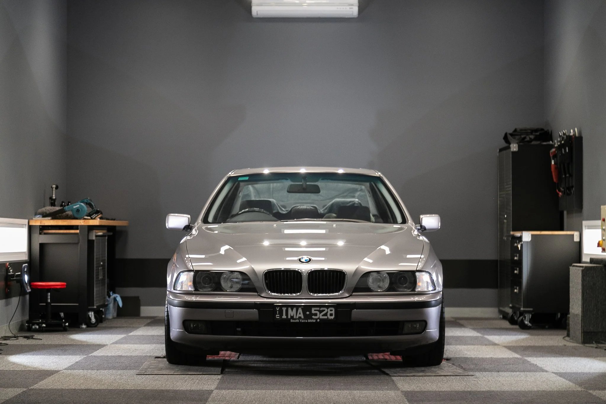 BMW E39 528i - Aspen Silver