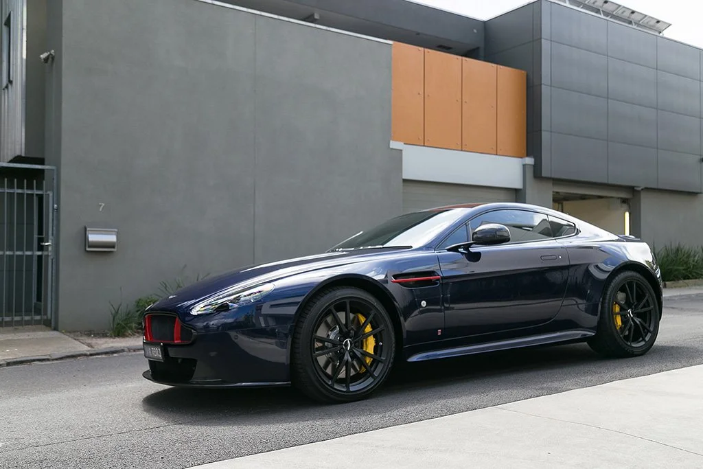 Aston Martin V8 Vantage Red Bull Edition