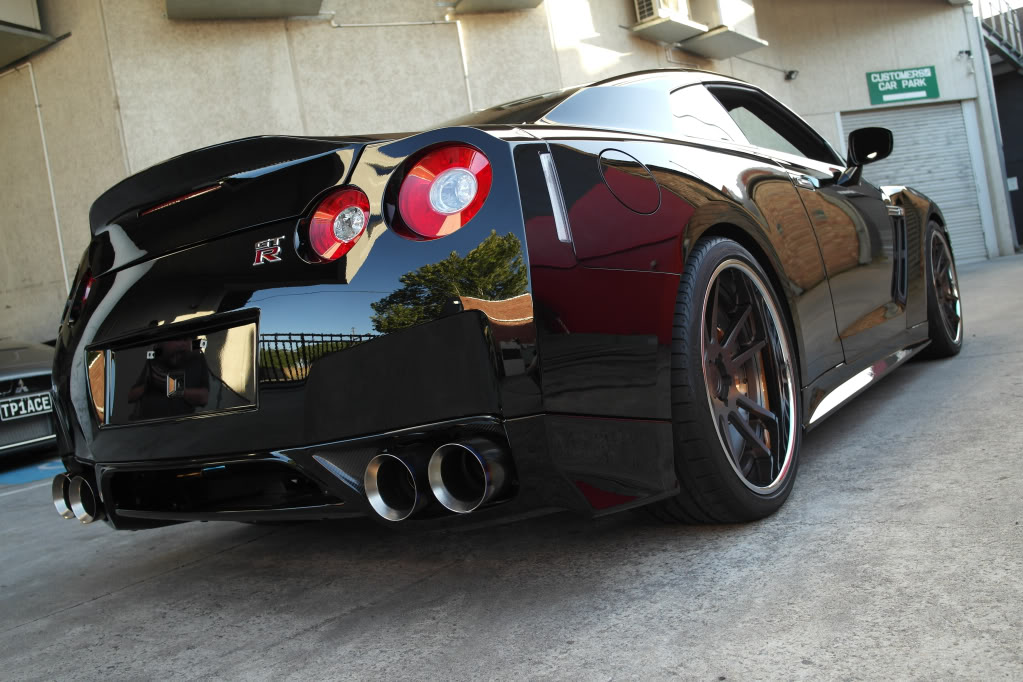 R35 Nissan GTR - Solid Black